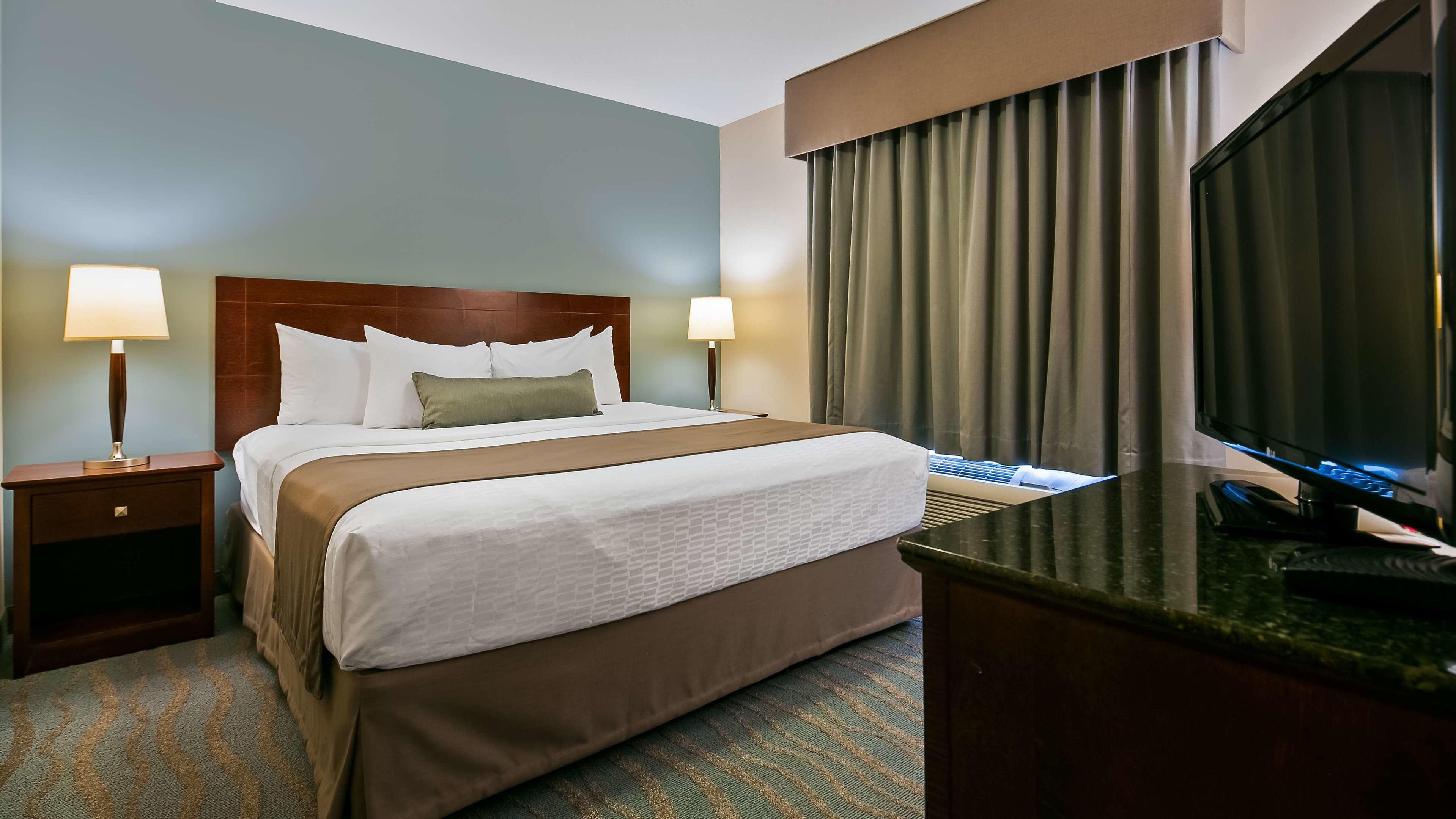 Best Western Rocky Mountain House Inn & Suites — photo 4