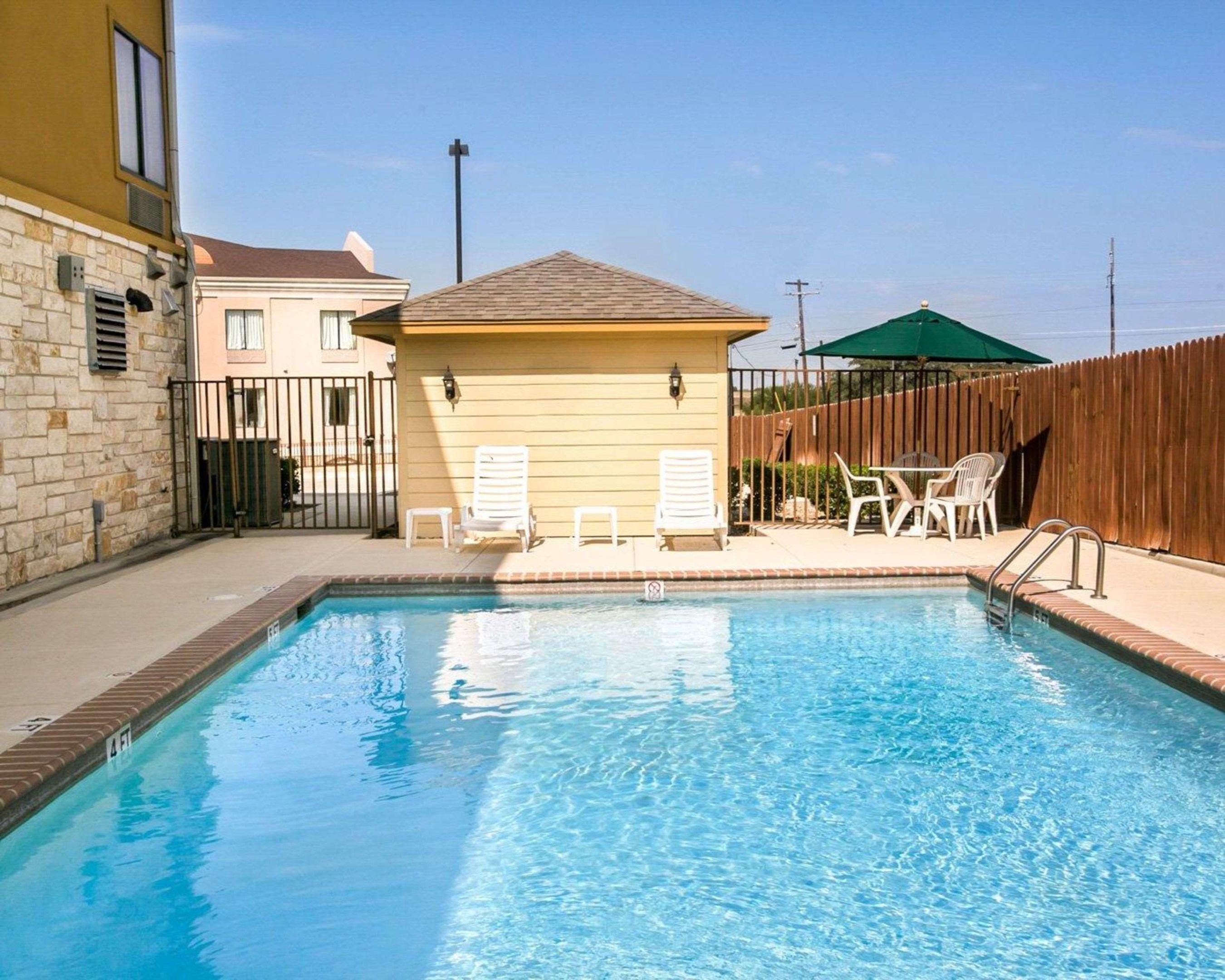 Sleep Inn & Suites Gonzales — photo 5
