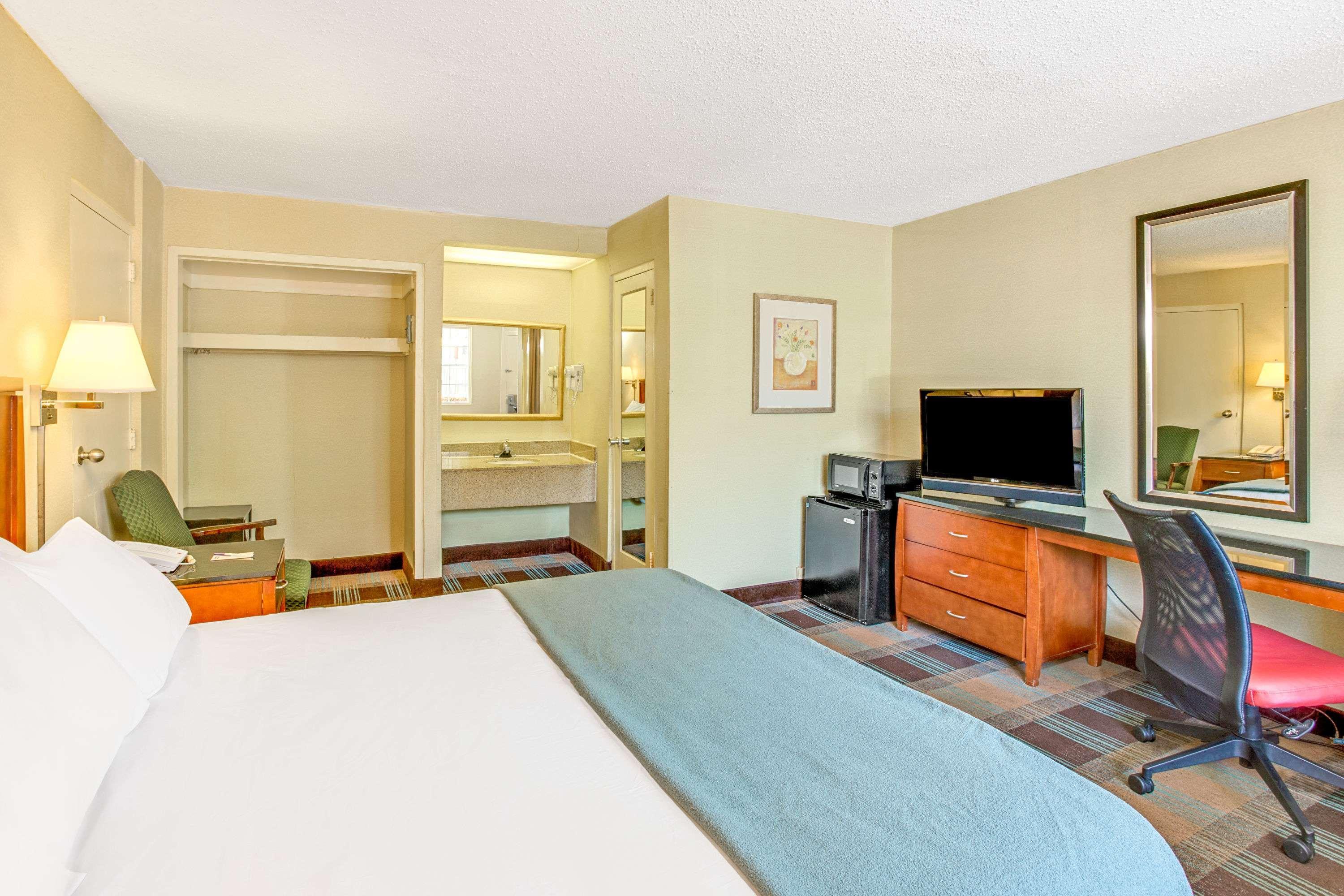 Travelodge by Wyndham Silver Spring — photo 5
