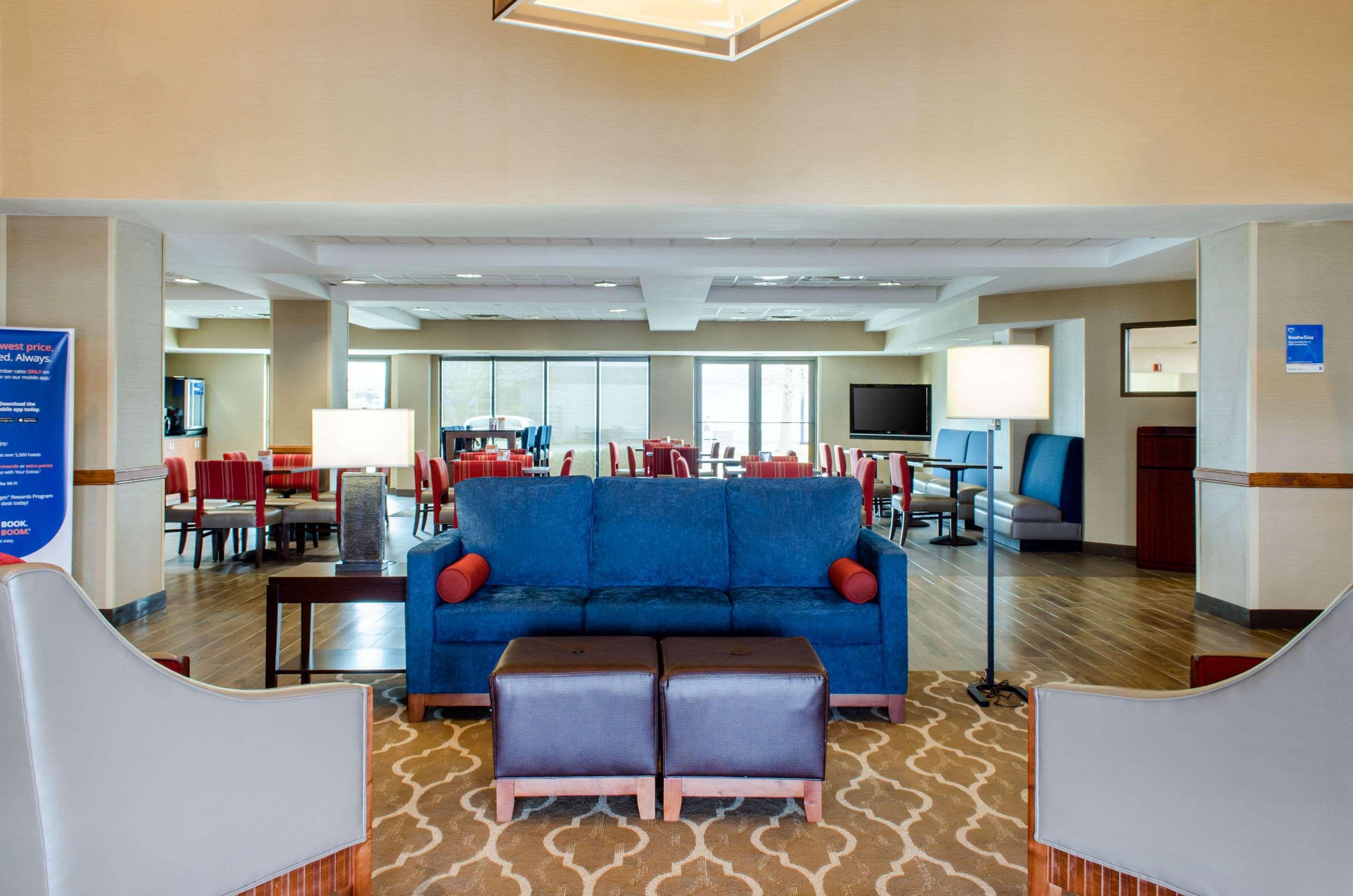 Comfort Inn & Suites — photo 5