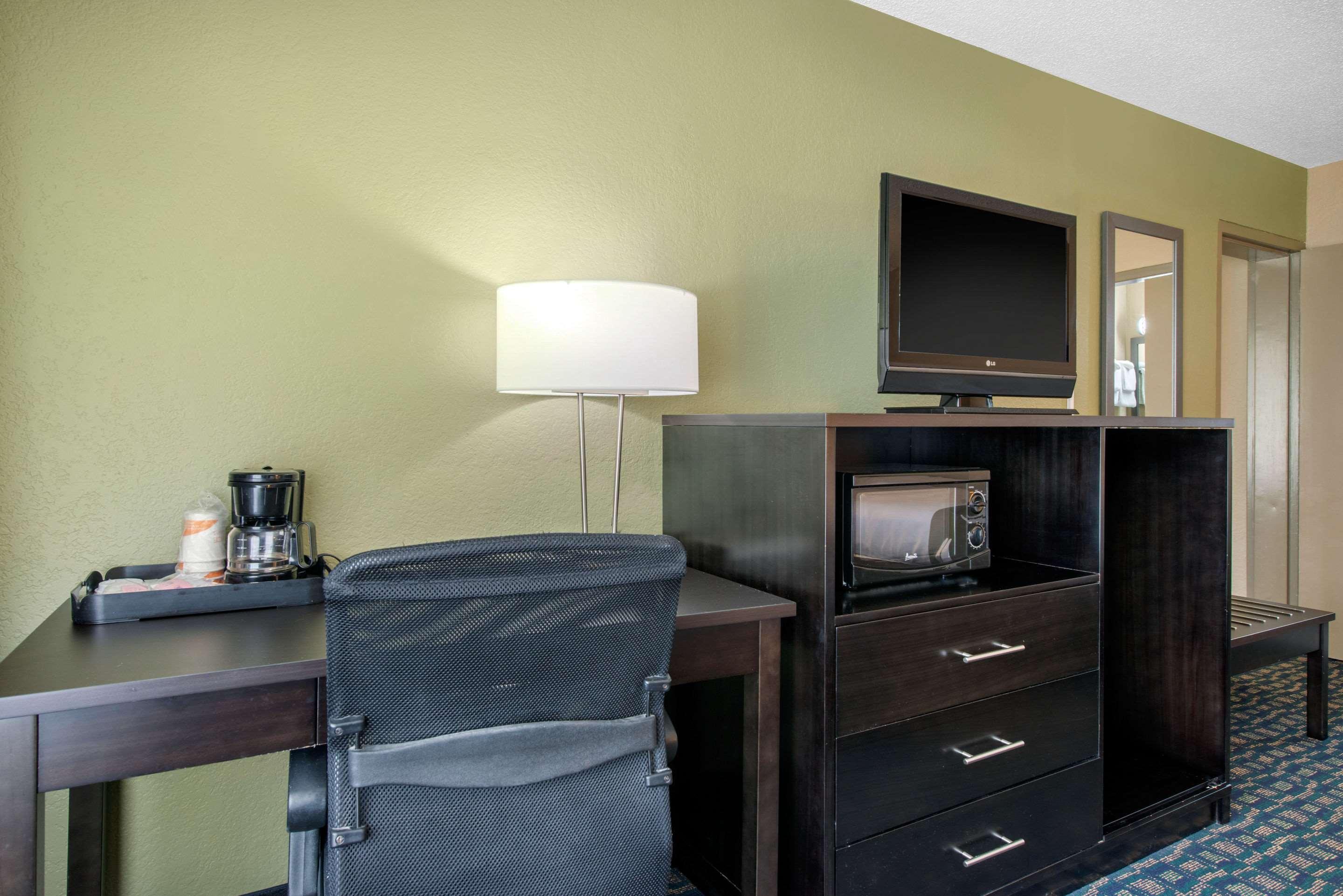 Quality Inn & Suites and Conference Center — photo 5