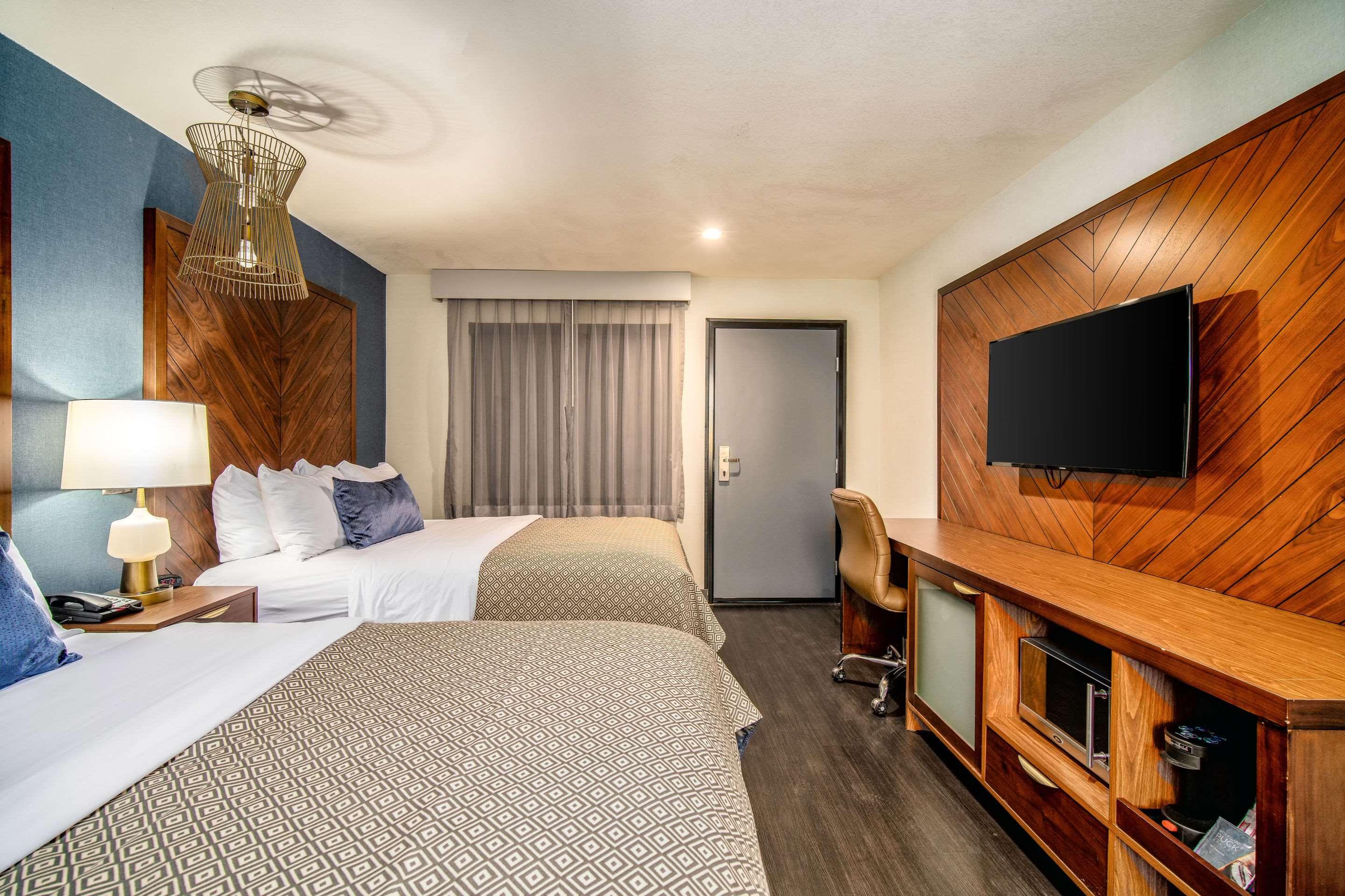 818 Hotel + Pool, an Ascend Hotel Collection Member — photo 4