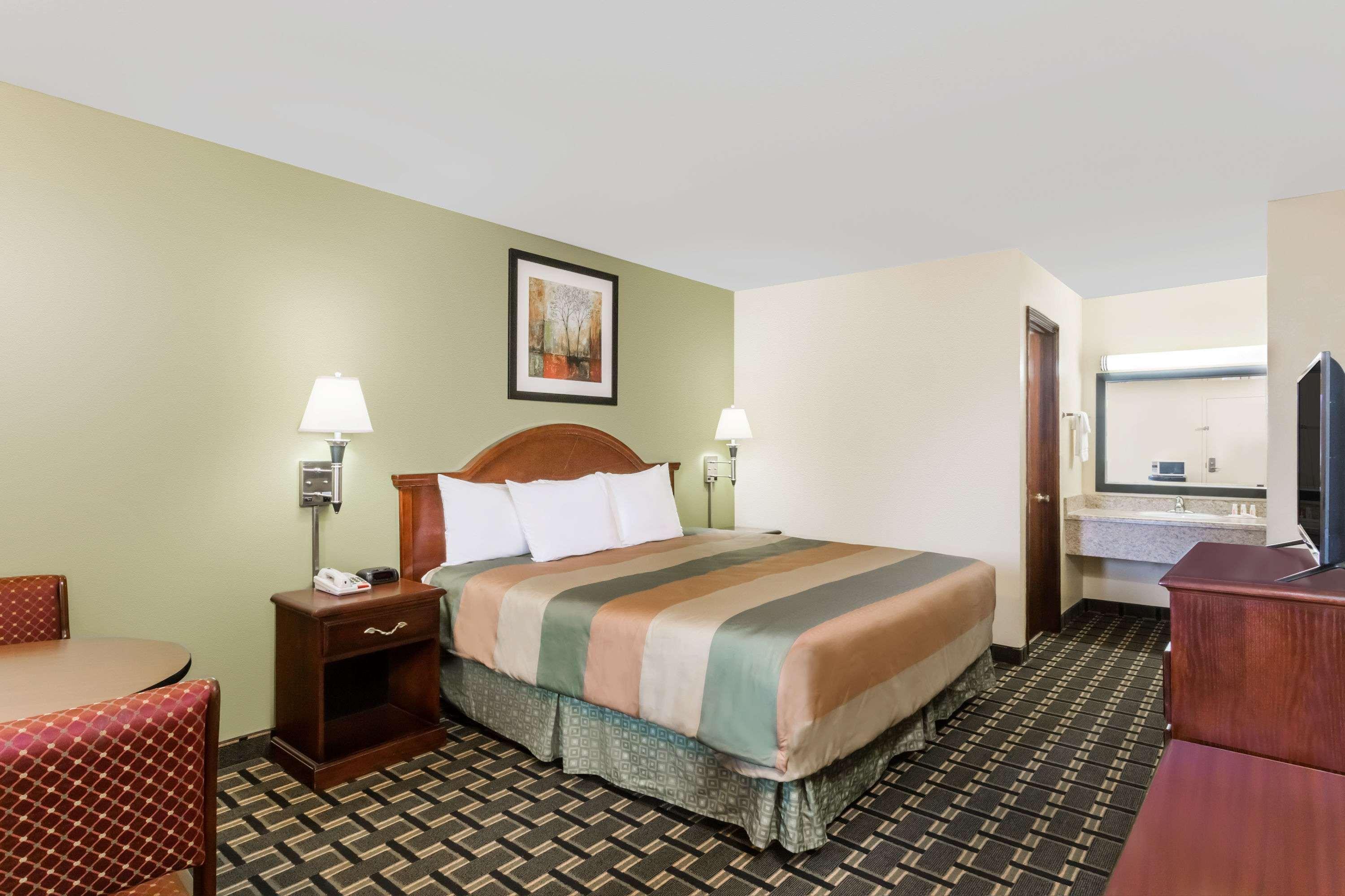 Days Inn Blakely — photo 4