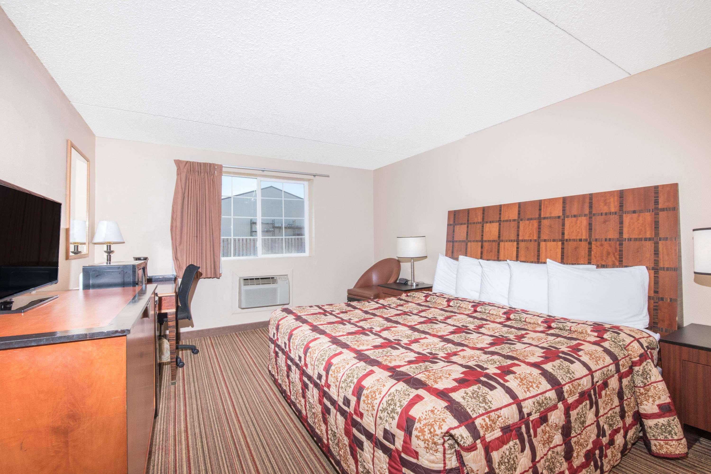 Knights Inn and Suites Grand Forks — photo 5