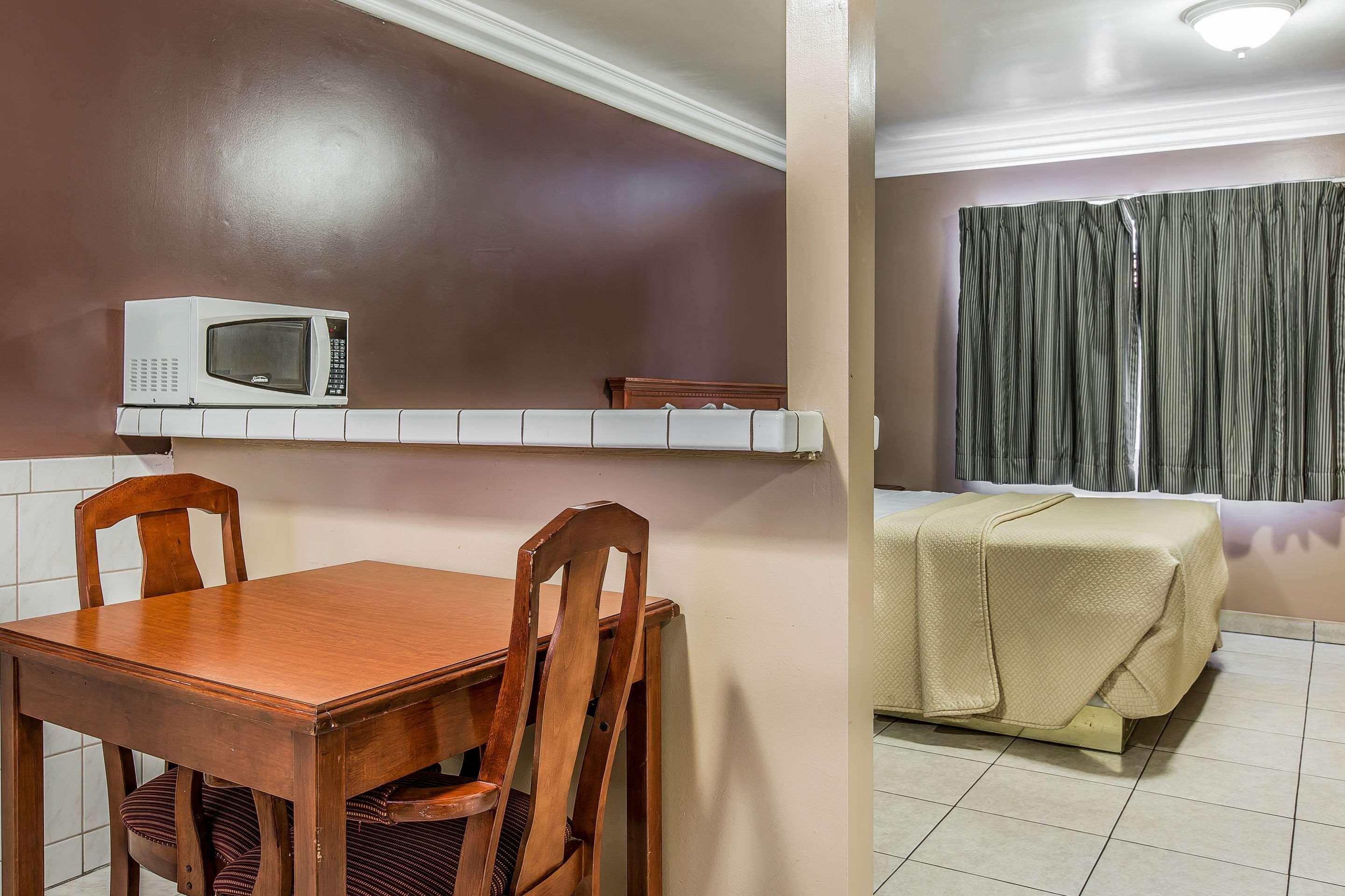 Rodeway Inn — photo 5