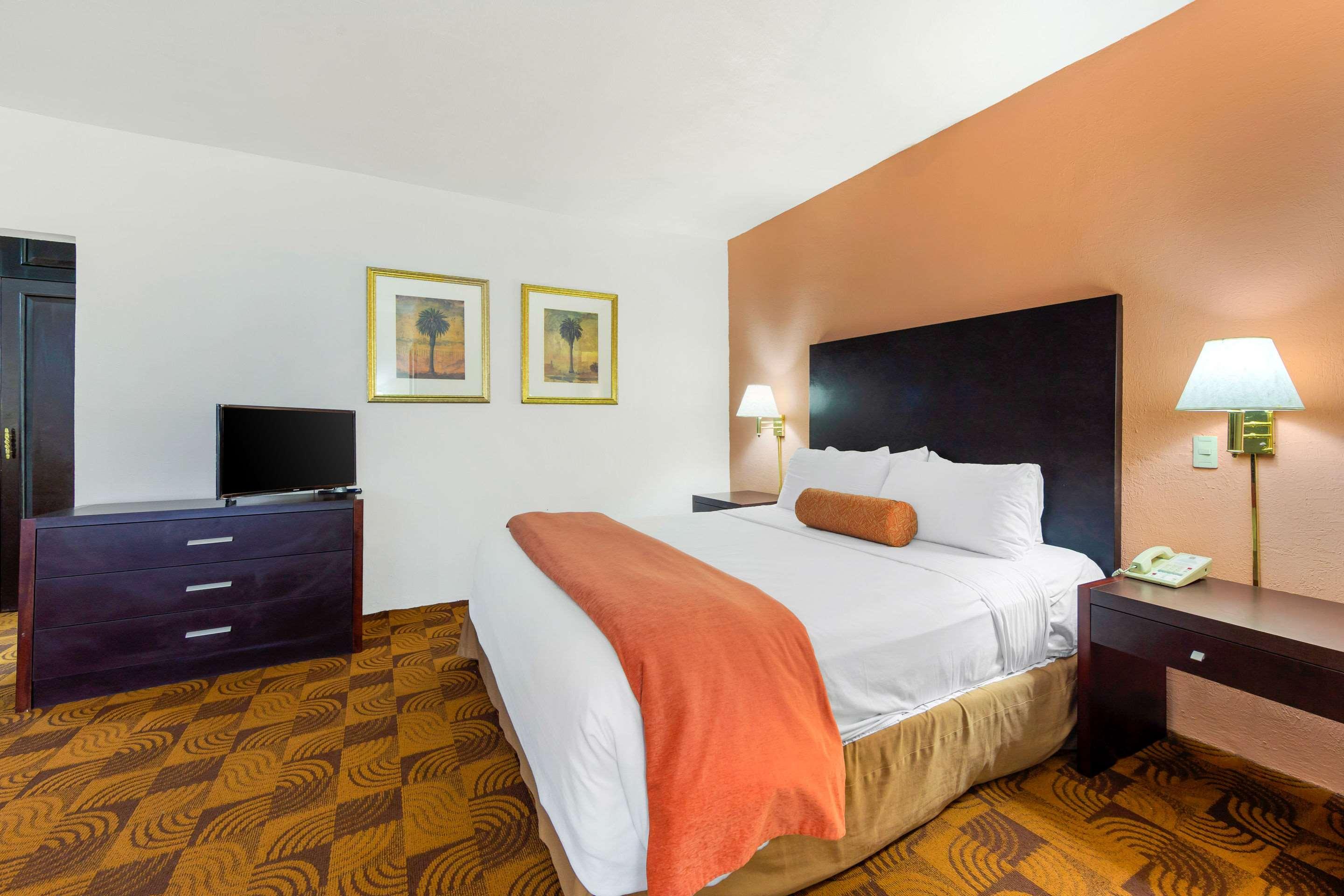 Quality Inn Nuevo Laredo — photo 5