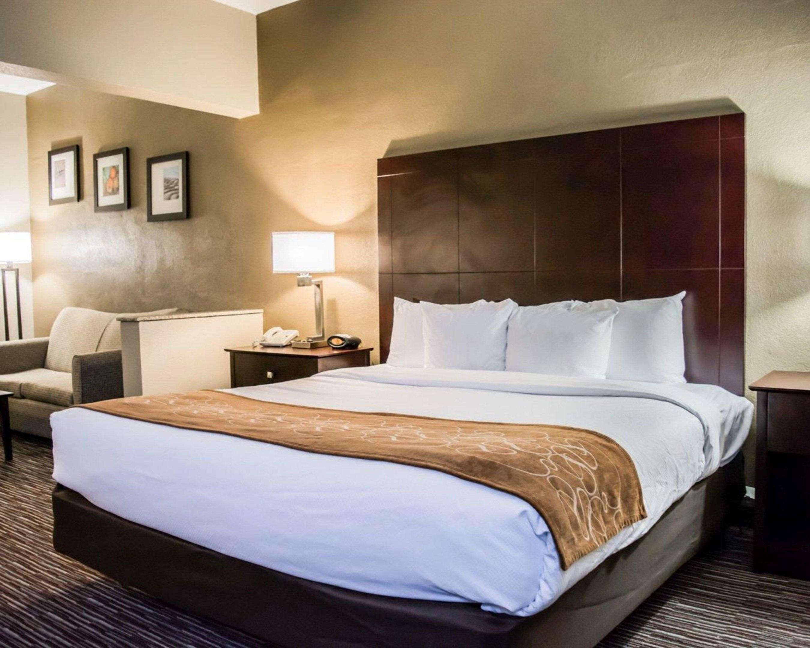 Comfort Suites Clearwater Bay — photo 4