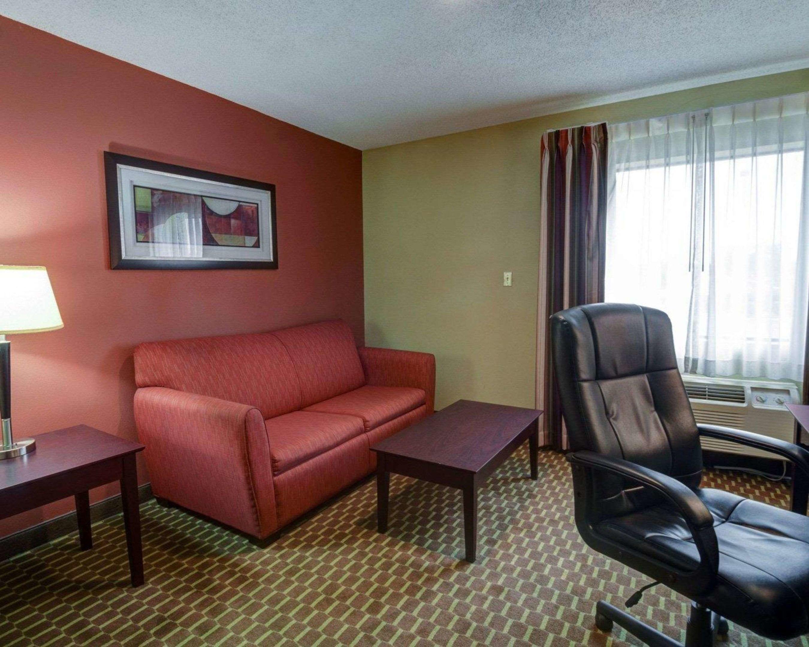Quality Inn & Suites Pine Bluff — photo 3