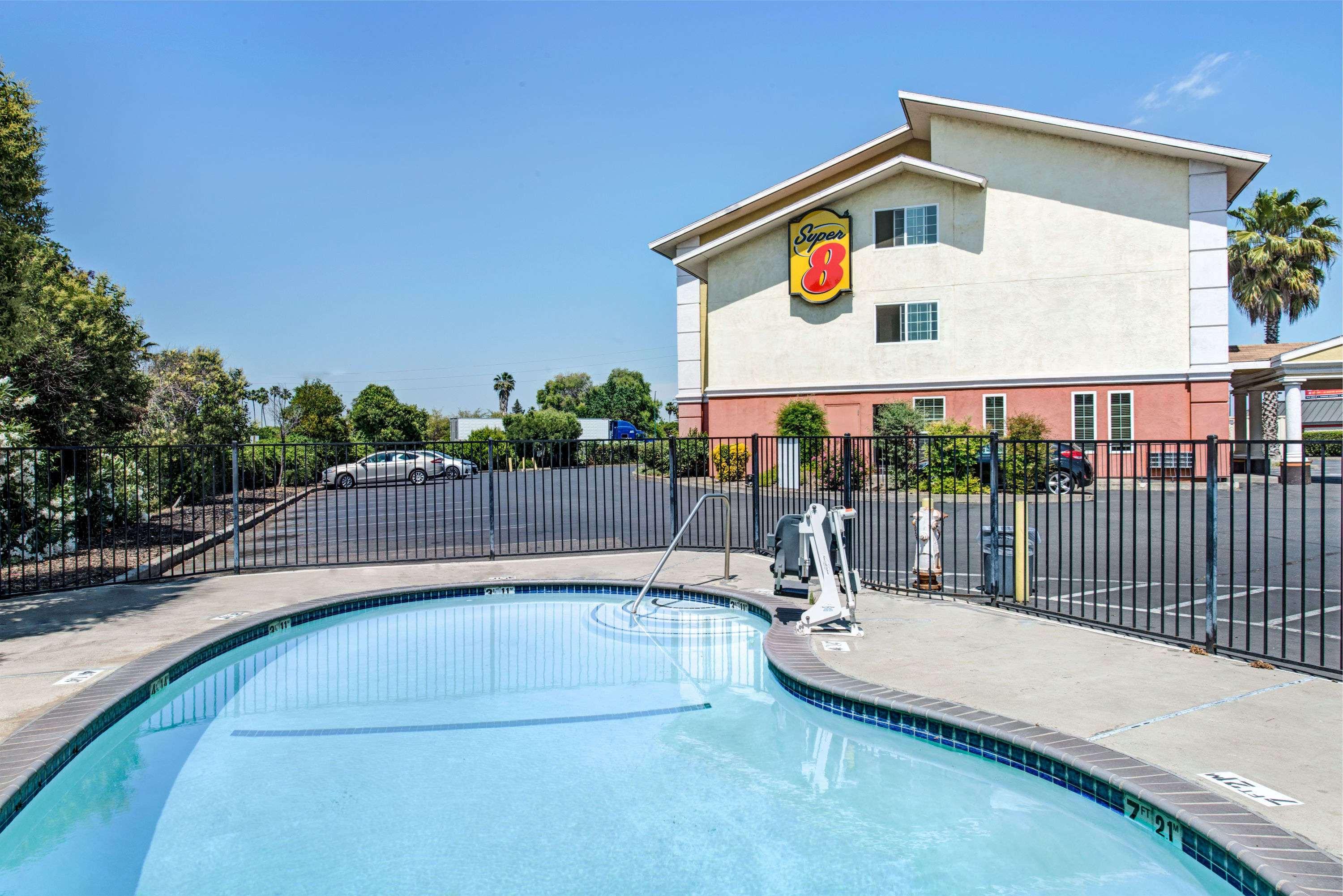 Super 8 by Wyndham Sacramento/Florin Rd — photo 4