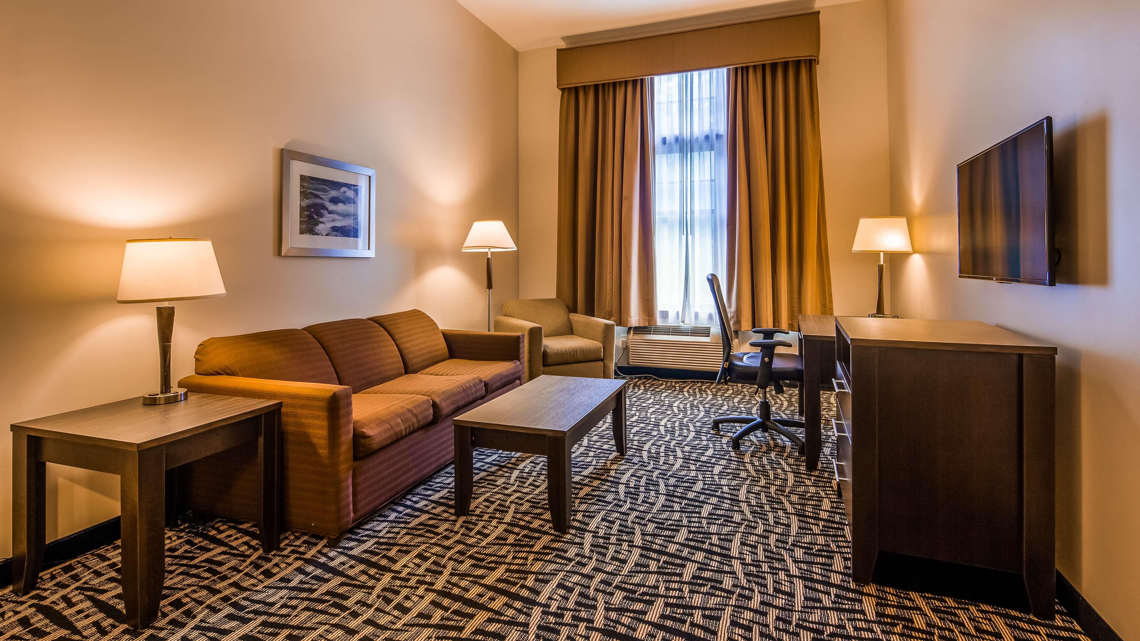 Best Western Plus The Inn & Suites at the Falls — photo 4