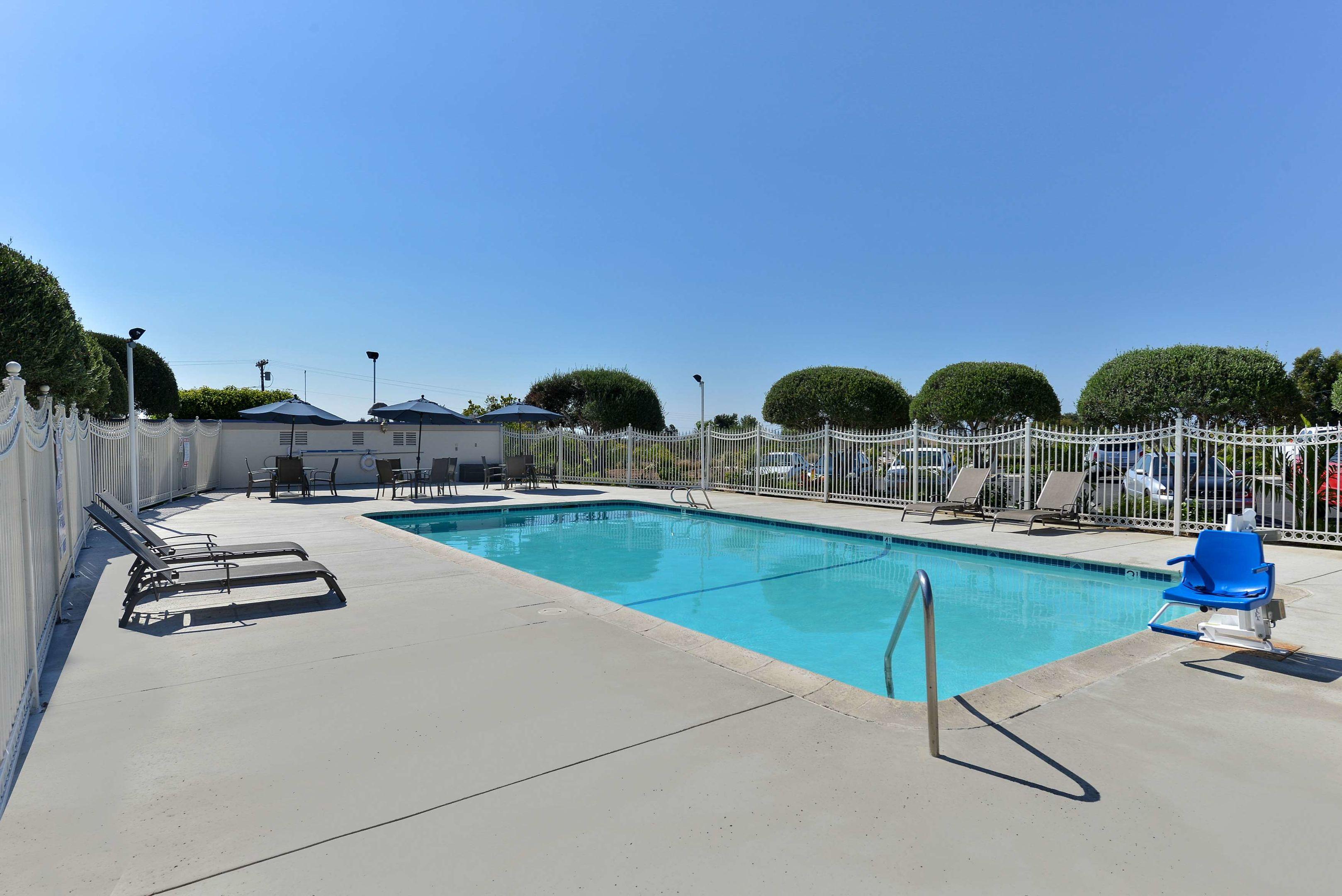 Motel 6 Vista Ca — photo 4