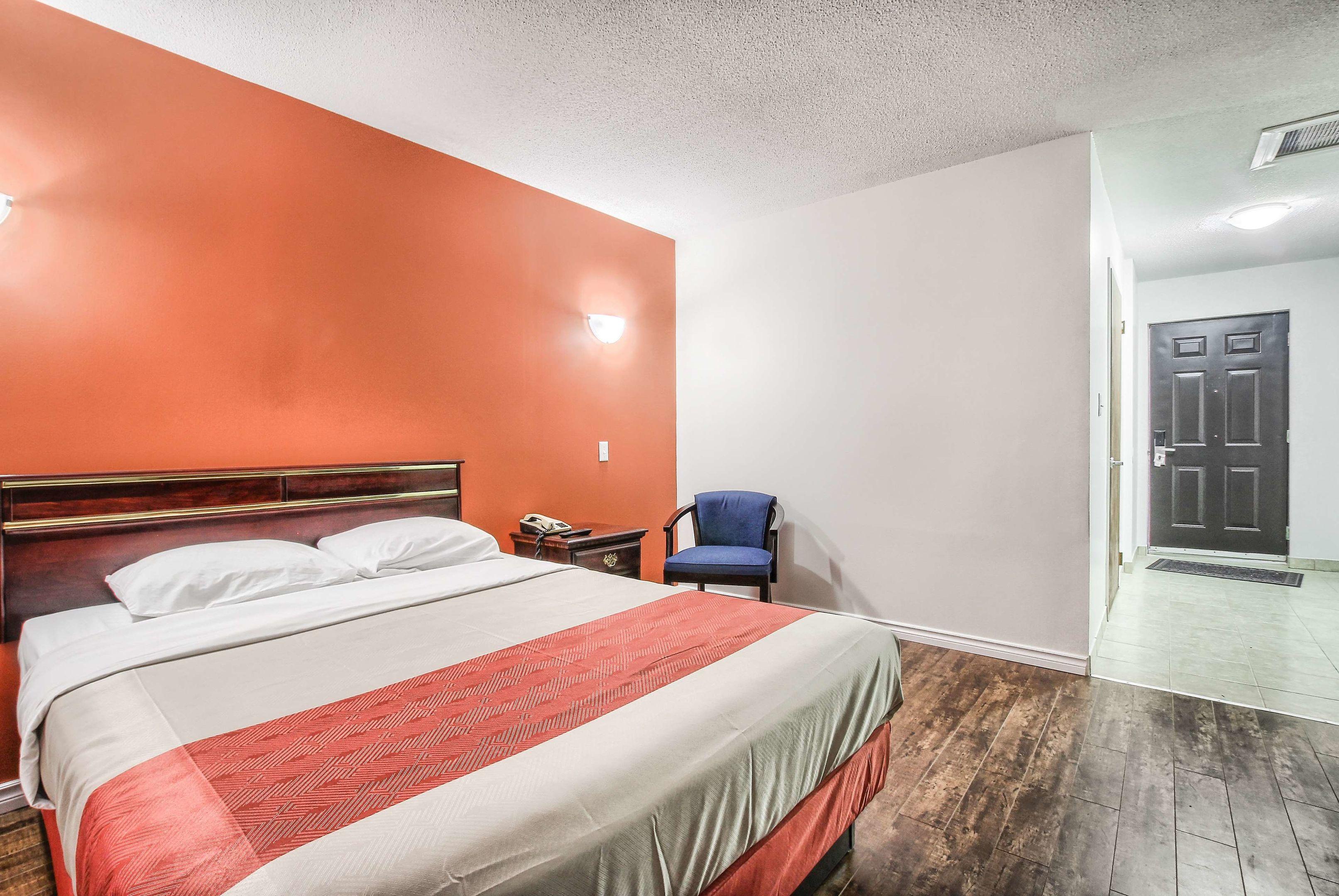 Motel 6 Windsor ON — photo 4