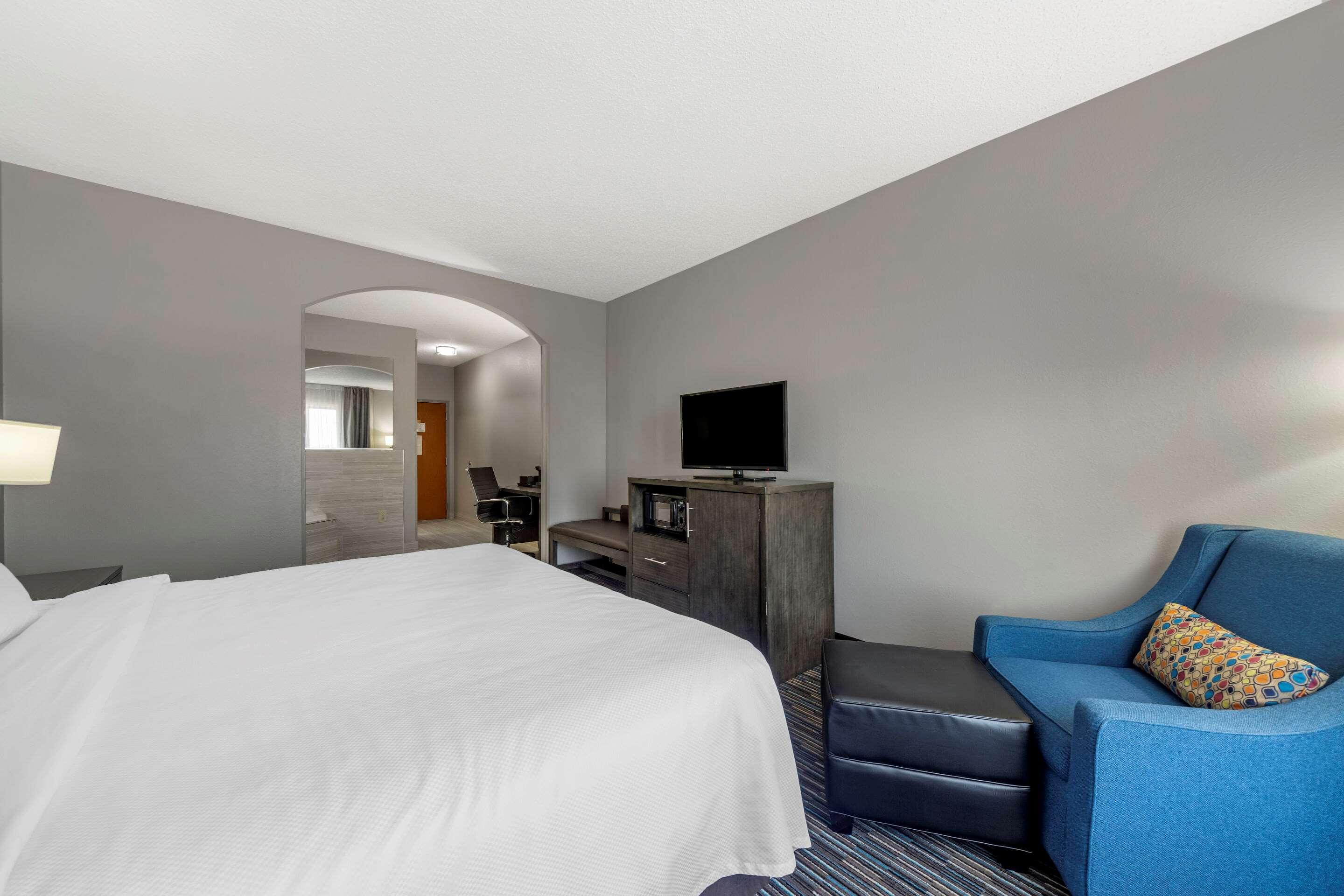 Comfort Inn & Suites Quail Springs — photo 5