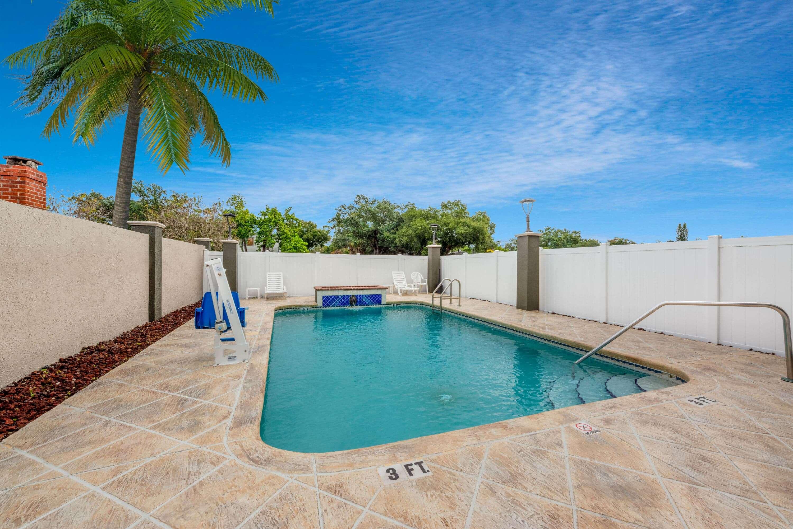 La Quinta Inn & Suites St. Petersburg Northeast — photo 3