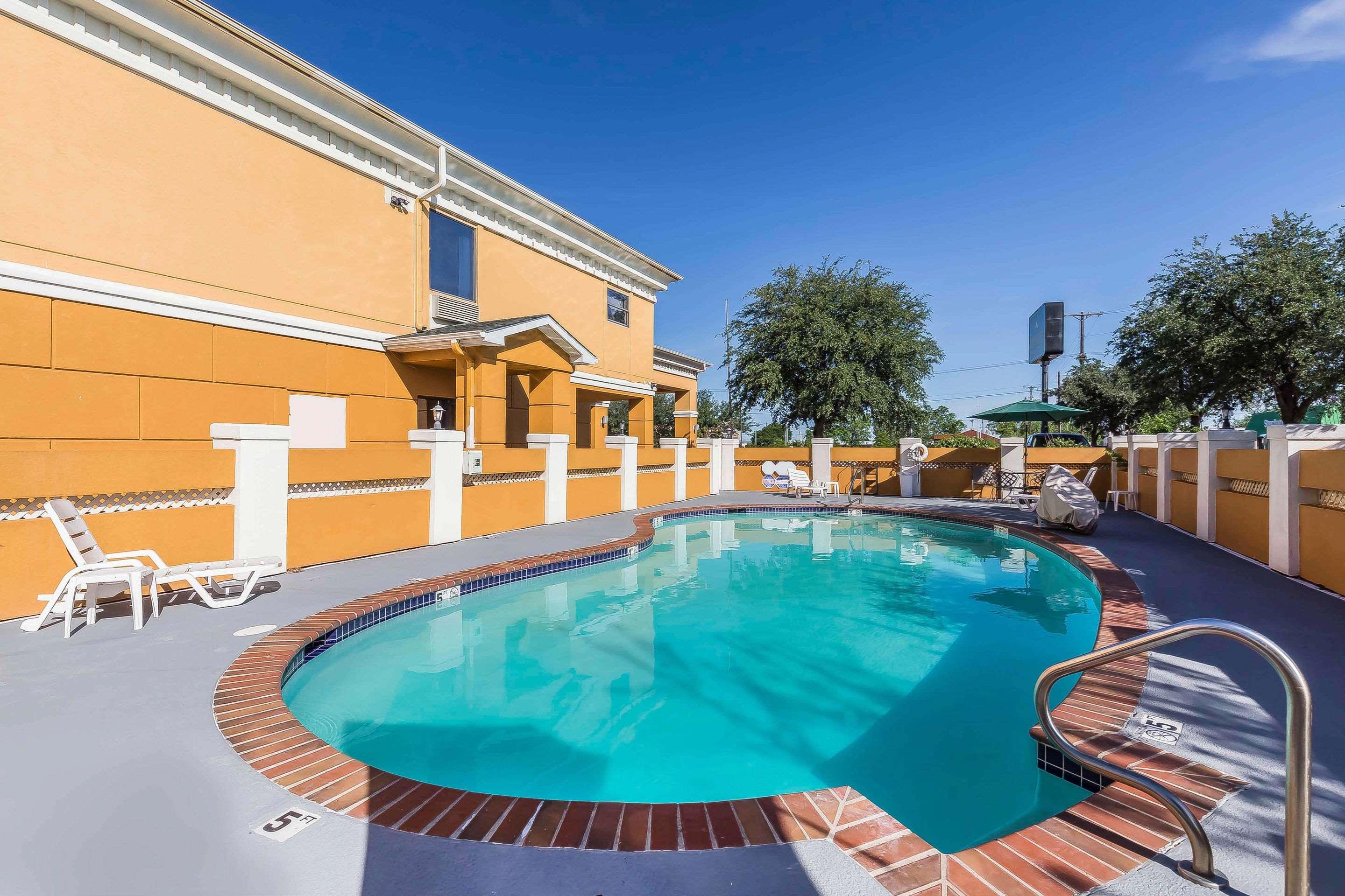 Quality Inn & Suites Granbury — photo 4
