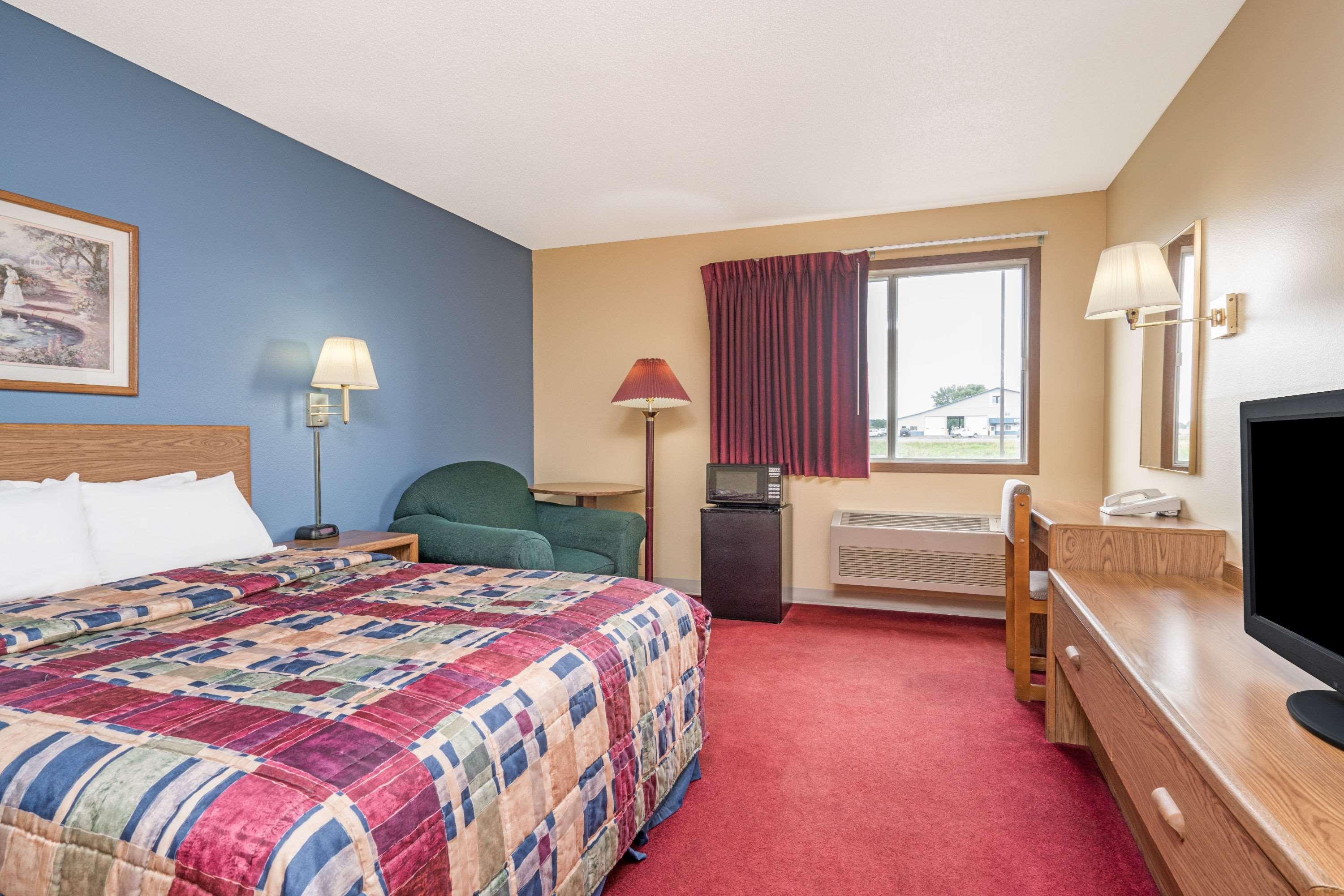 Days Inn by Wyndham West-Eau Claire — photo 4