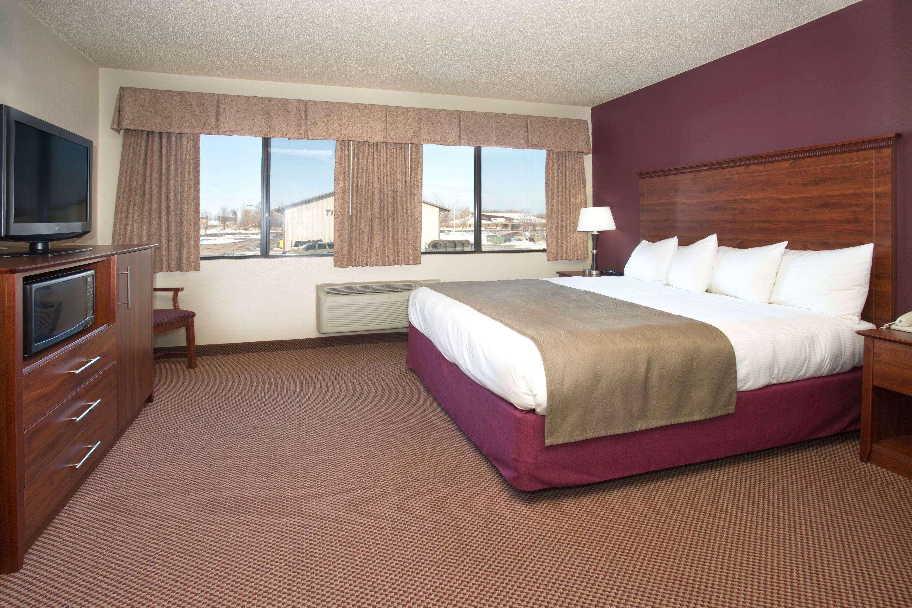 AmericInn by Wyndham New London — photo 5