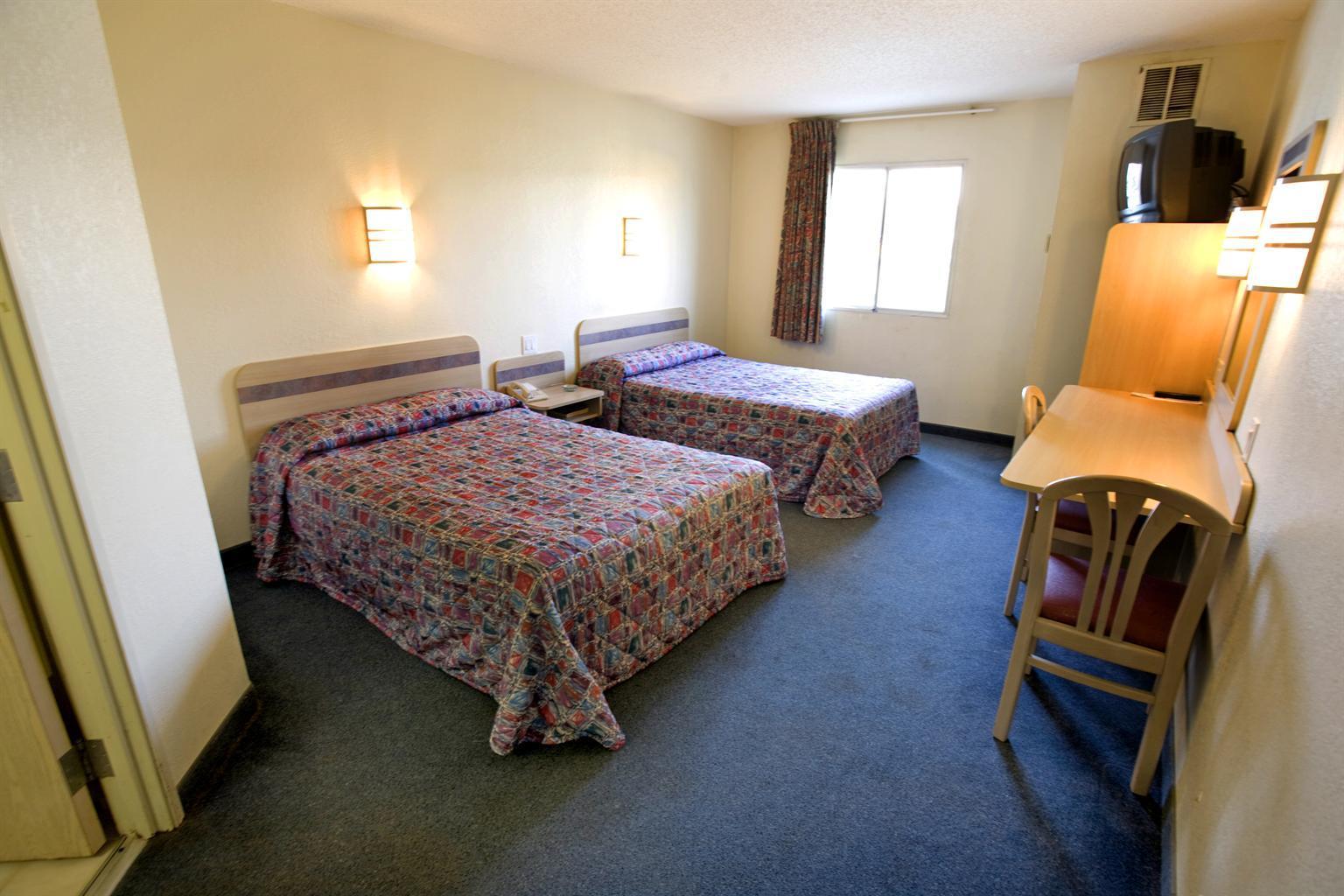Americas Best Value Inn Clarksville — photo 4