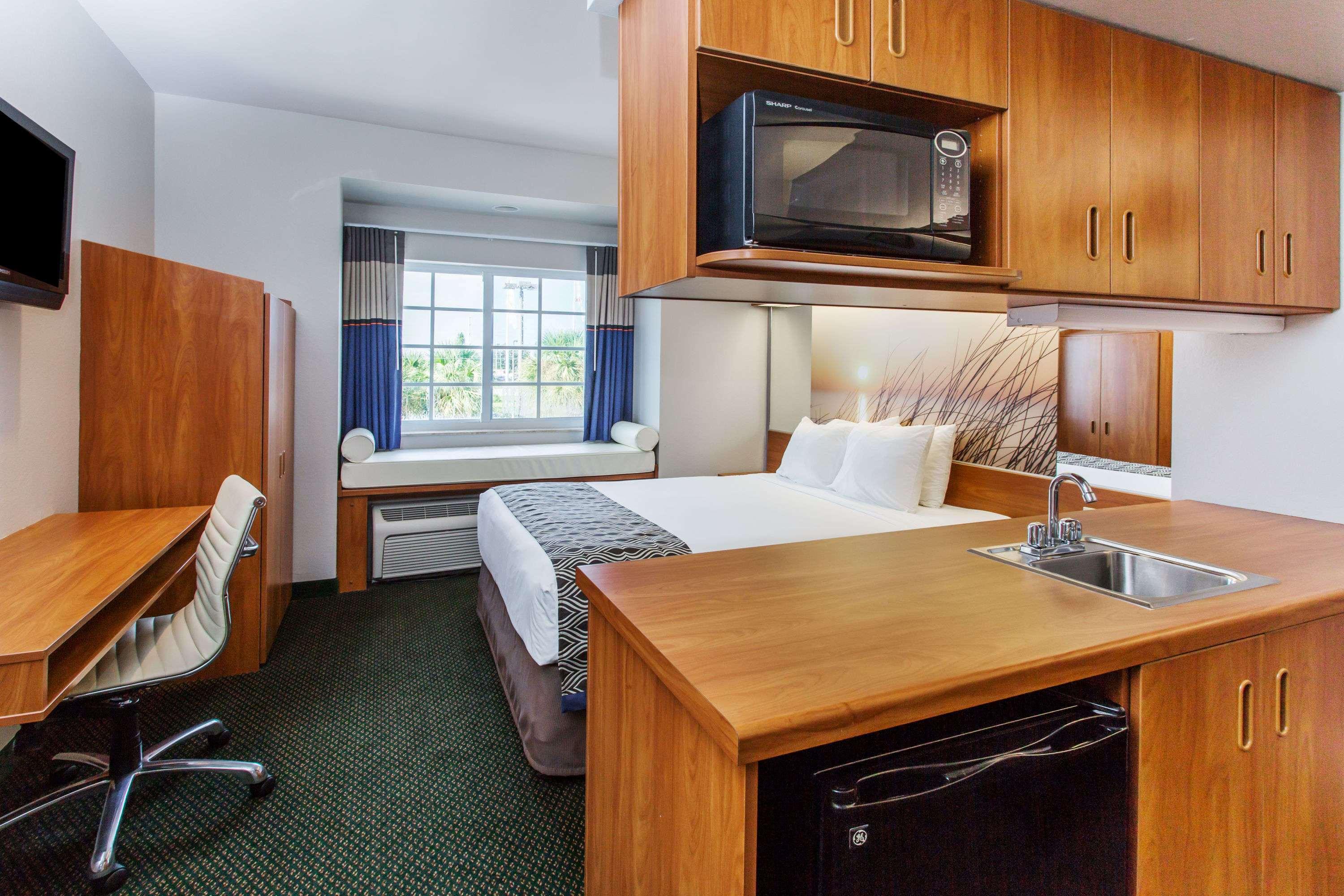 Microtel Inn & Suites by Wyndham Port Charlotte — photo 5