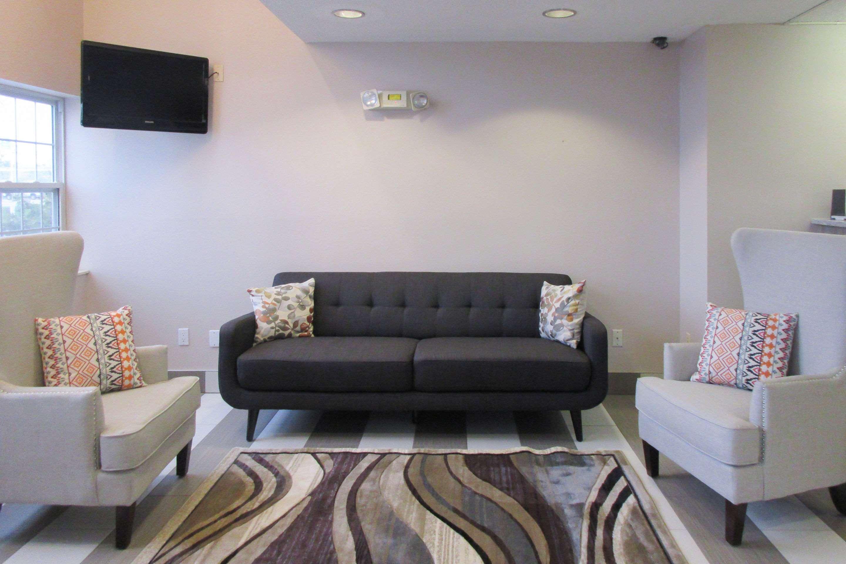 Mount Pleasant Inn and Suites — photo 4