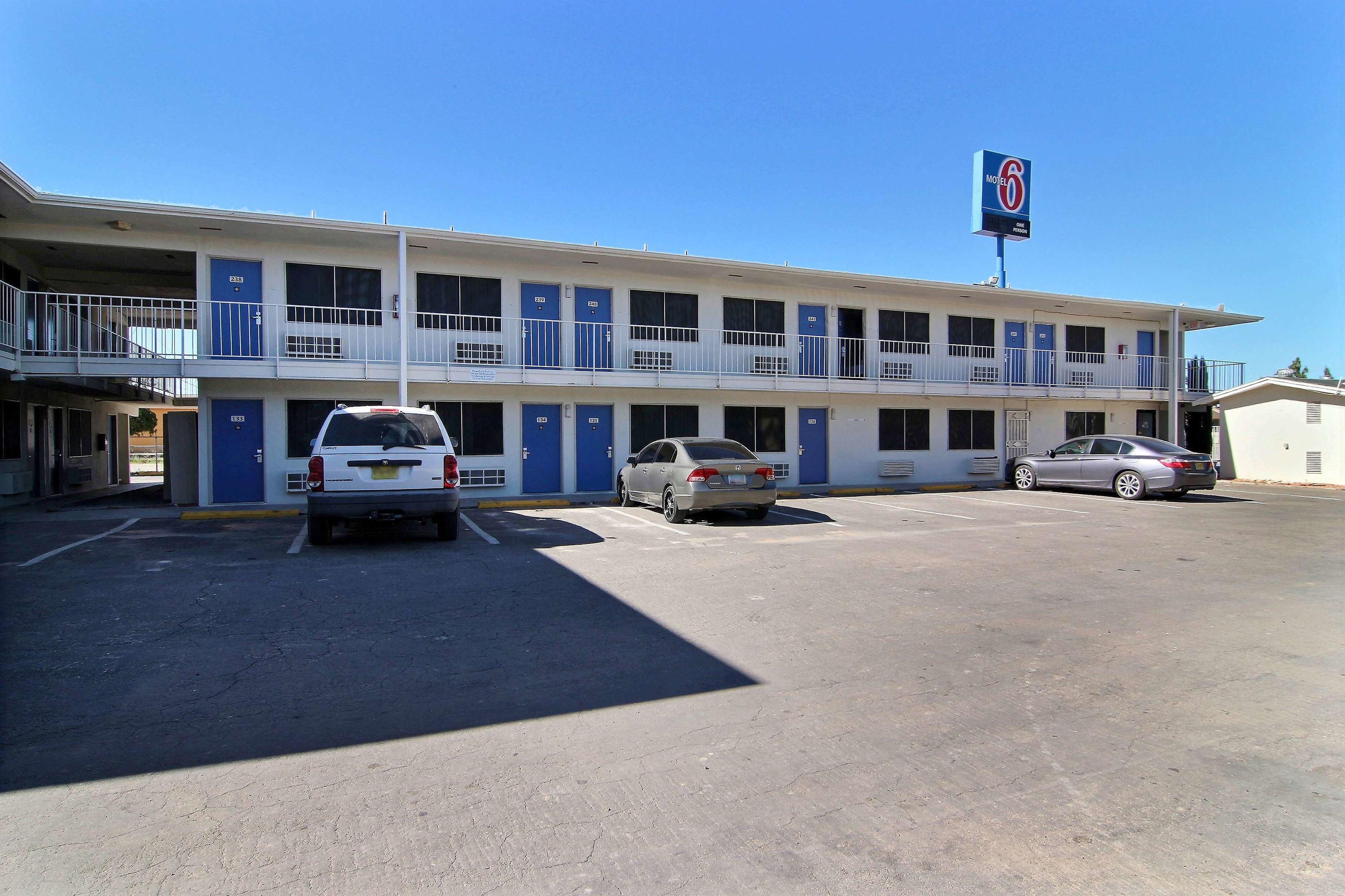 Motel 6 Carlsbad — photo 5