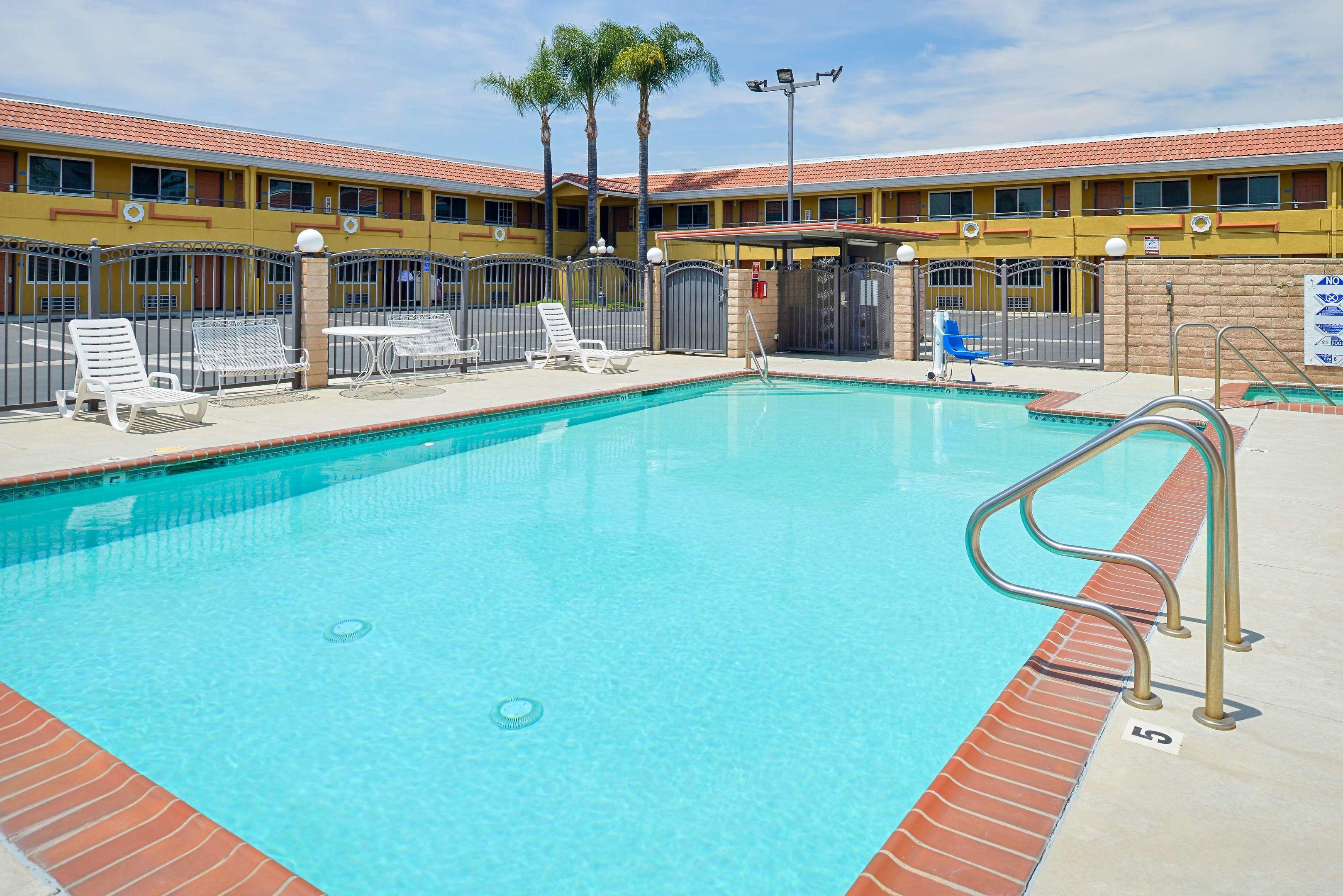 Americas Best Value Inn-Azusa/Pasadena — photo 5