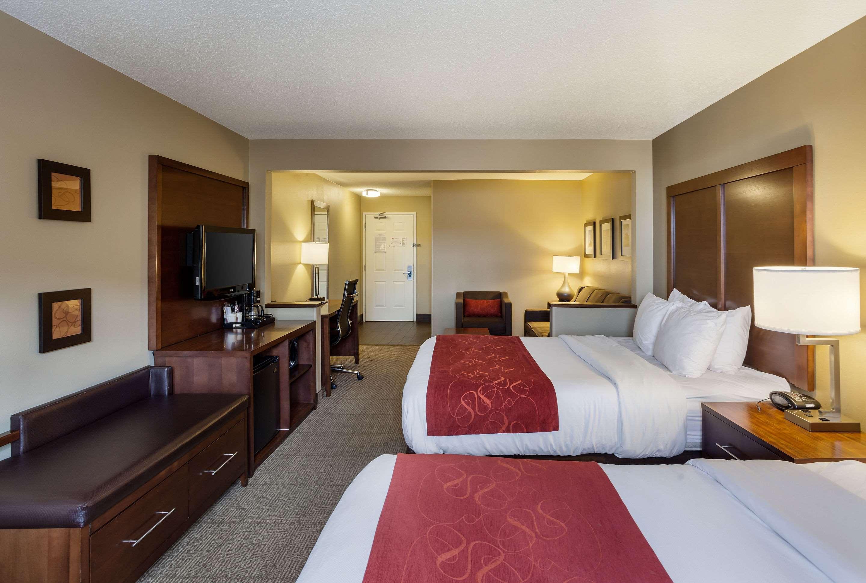 Comfort Suites — photo 4