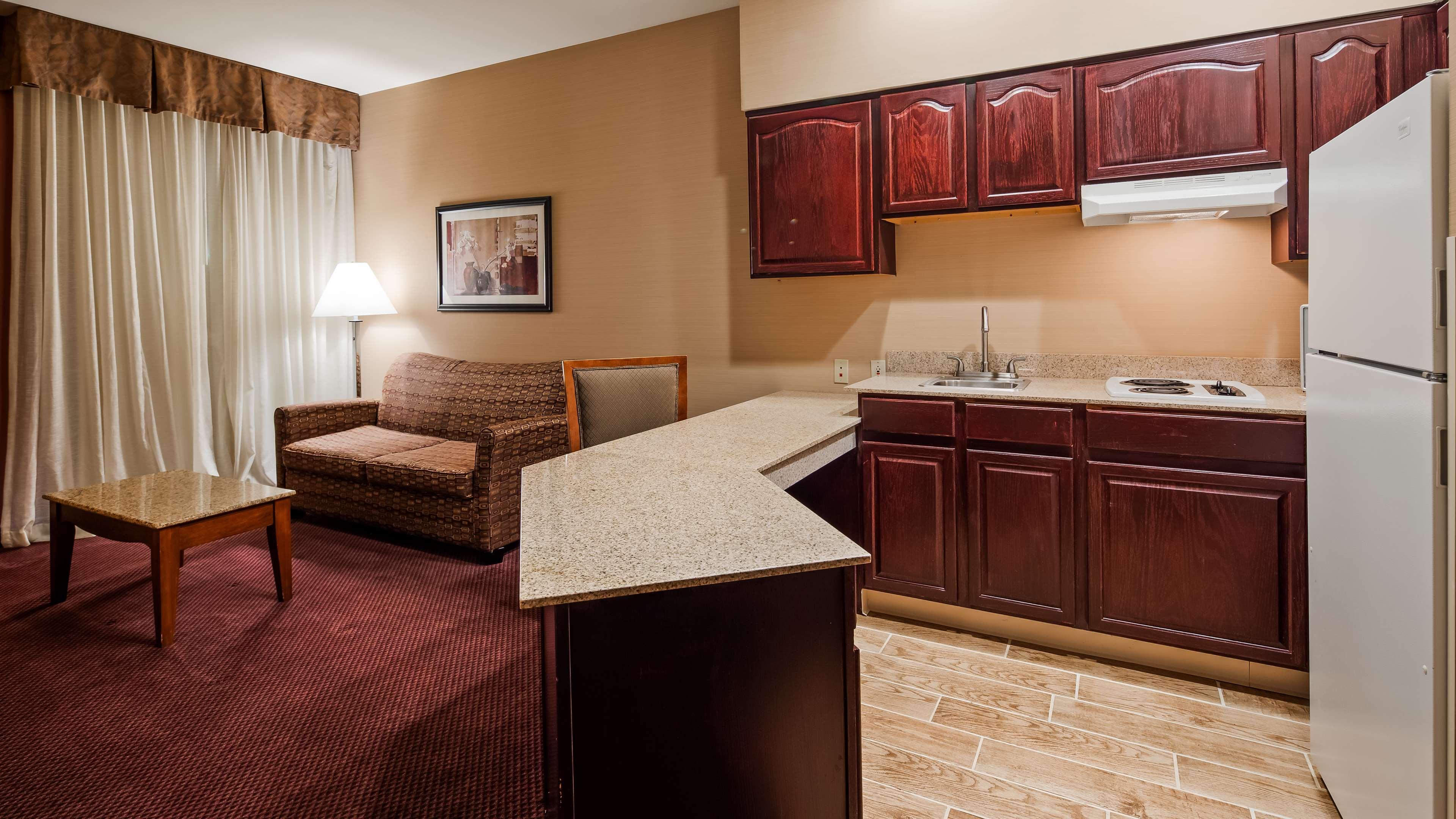 Best Western Plus Hannaford Inn & Suites — photo 5