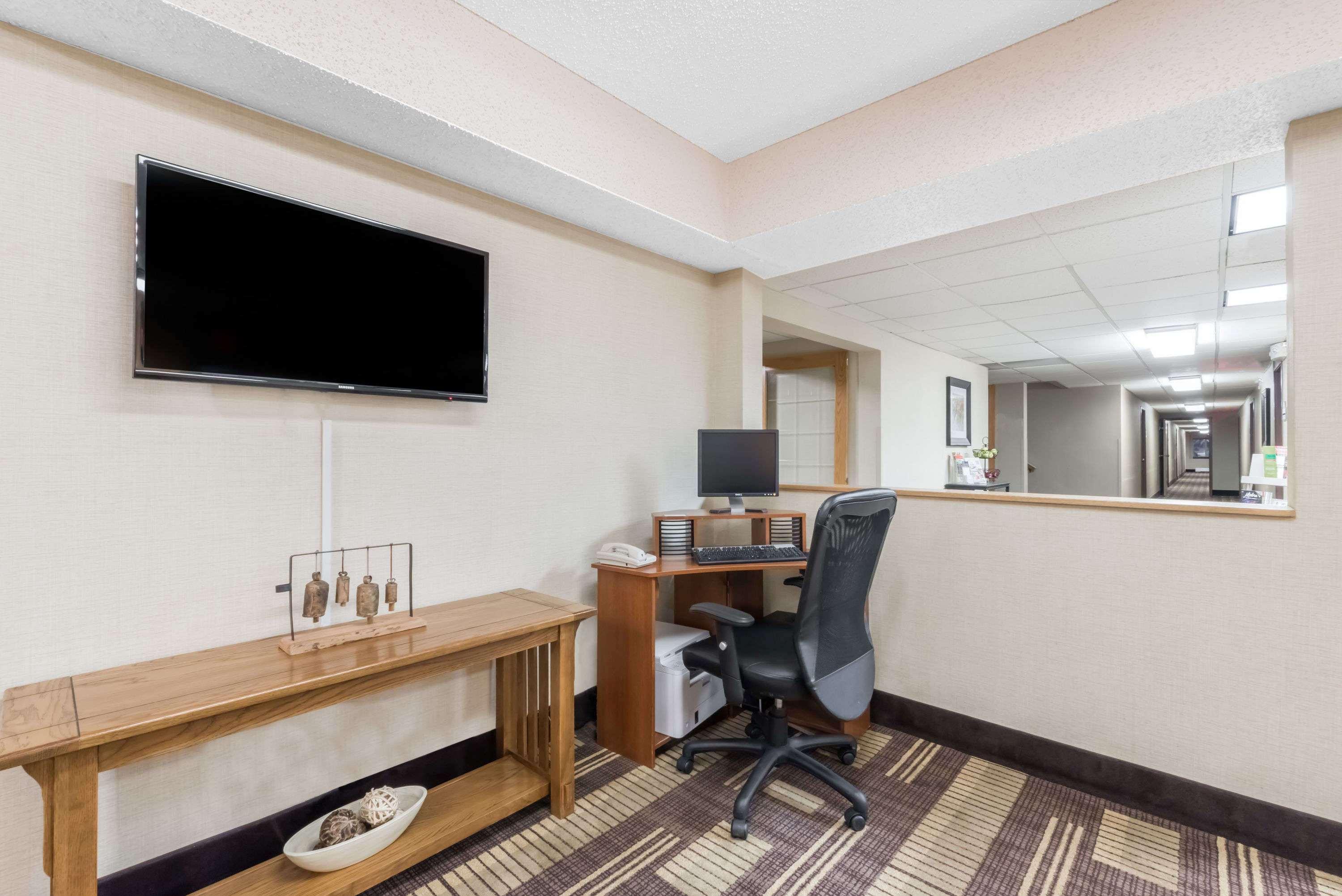 Days Inn Bismarck — photo 5