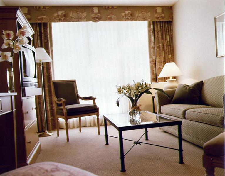 Clarion Hotel & Suites Downtown — photo 4