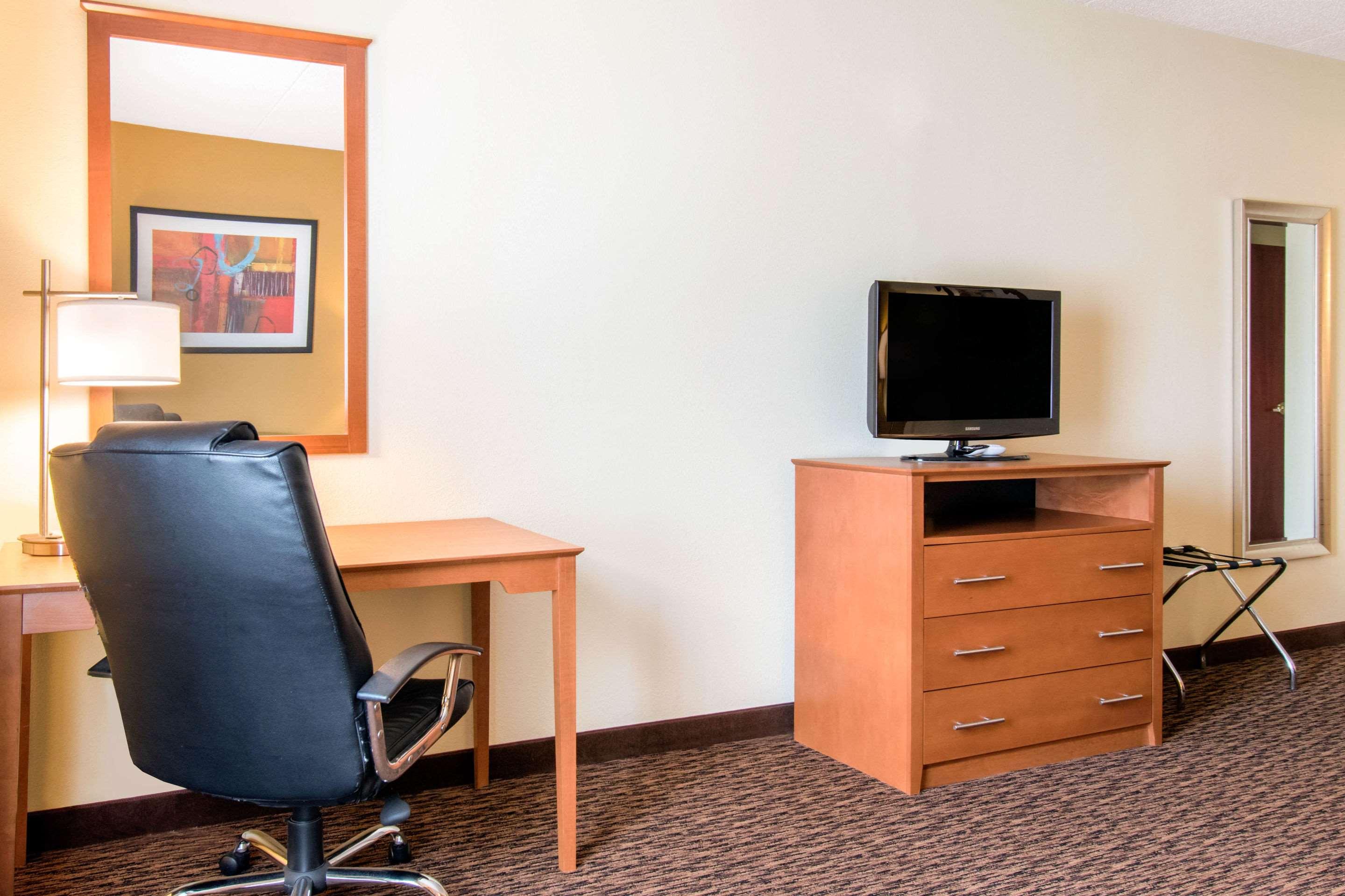 Clarion Hotel & Suites University-Shippensburg — photo 4