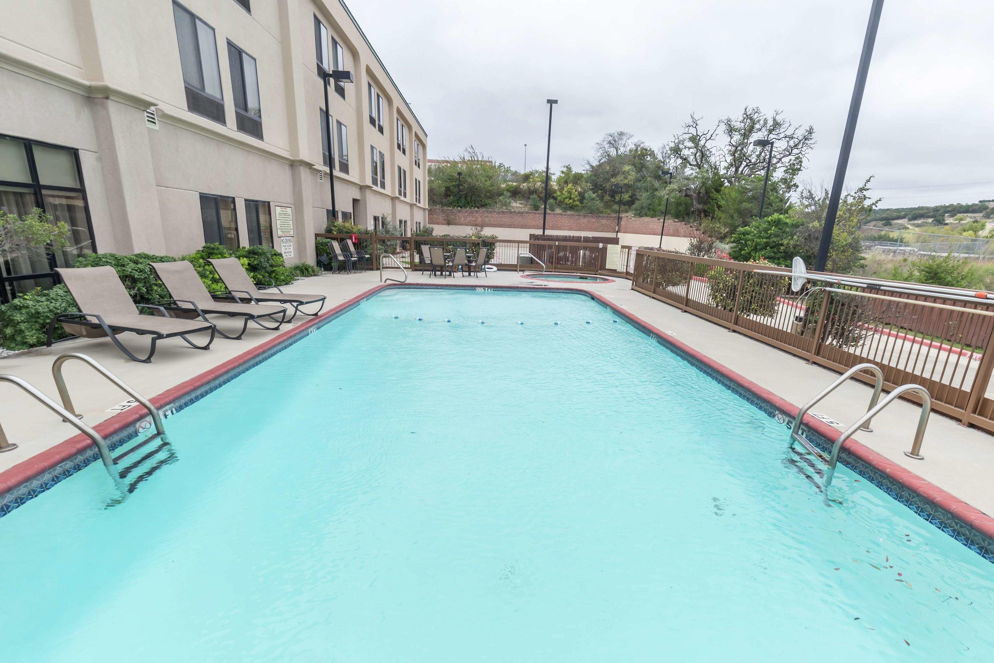 Hampton Inn Kerrville — photo 3