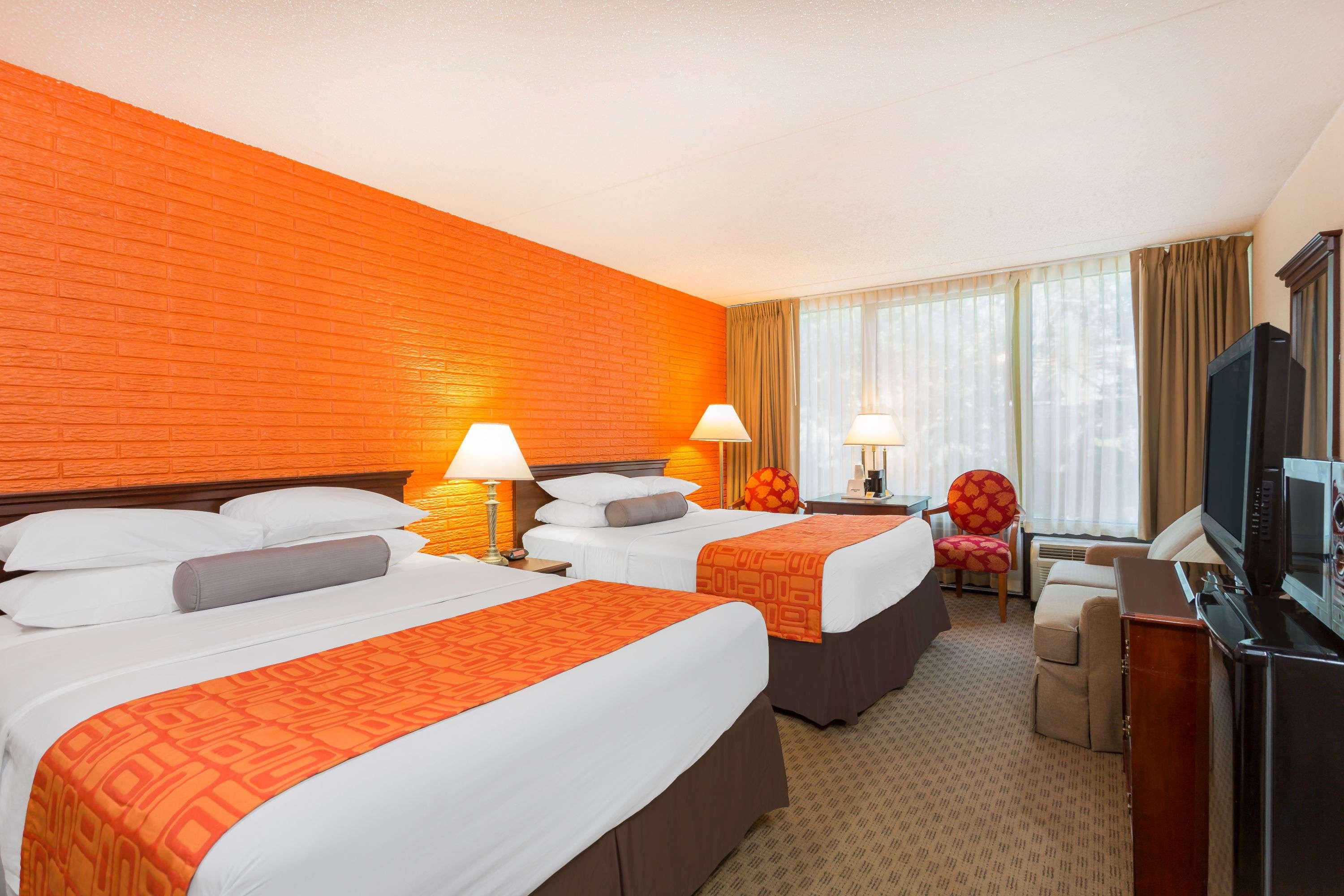 Howard Johnson Plaza Hotel Williamsburg — photo 3