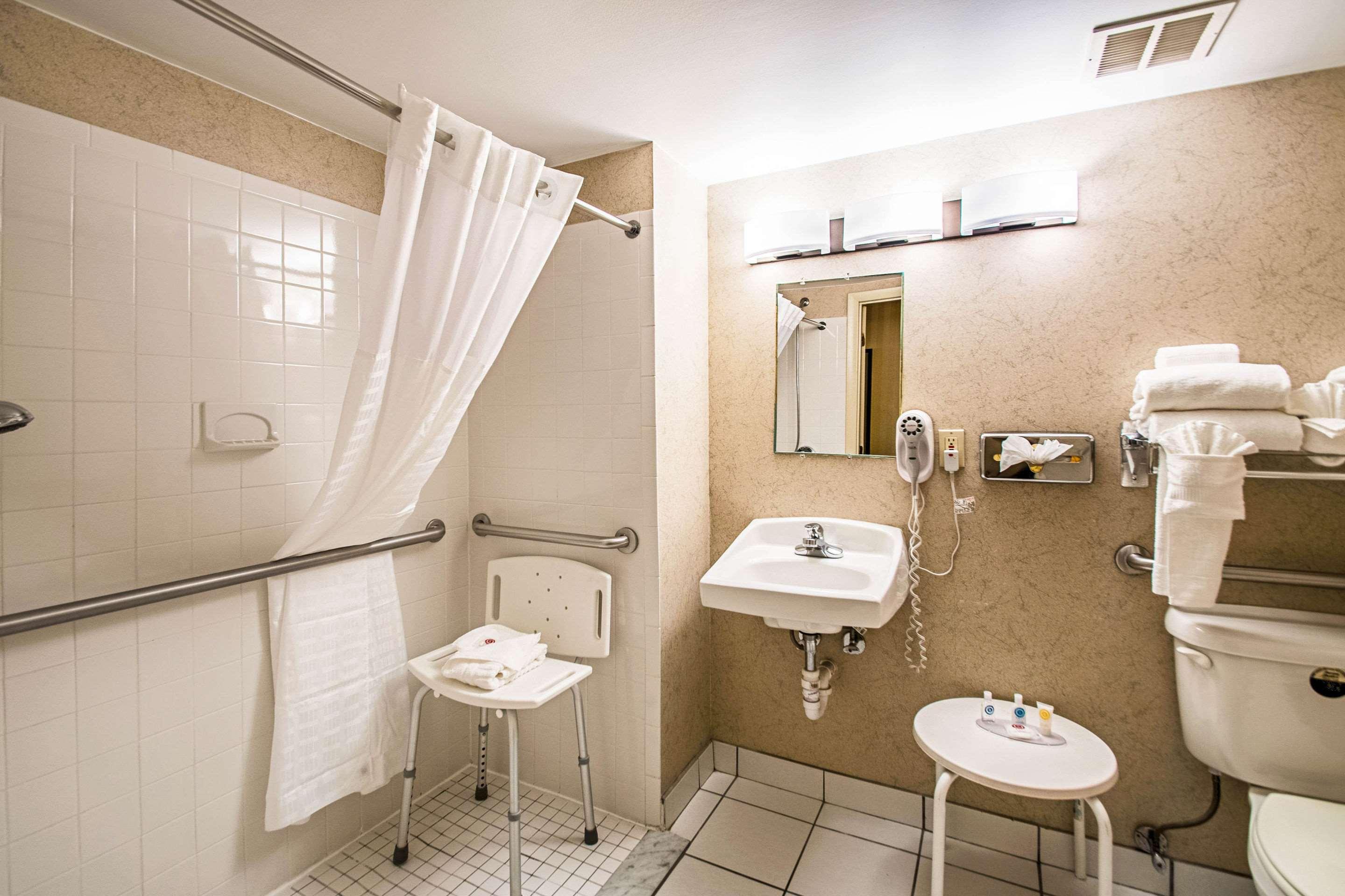 Comfort Inn Arlington Boulevard — photo 4