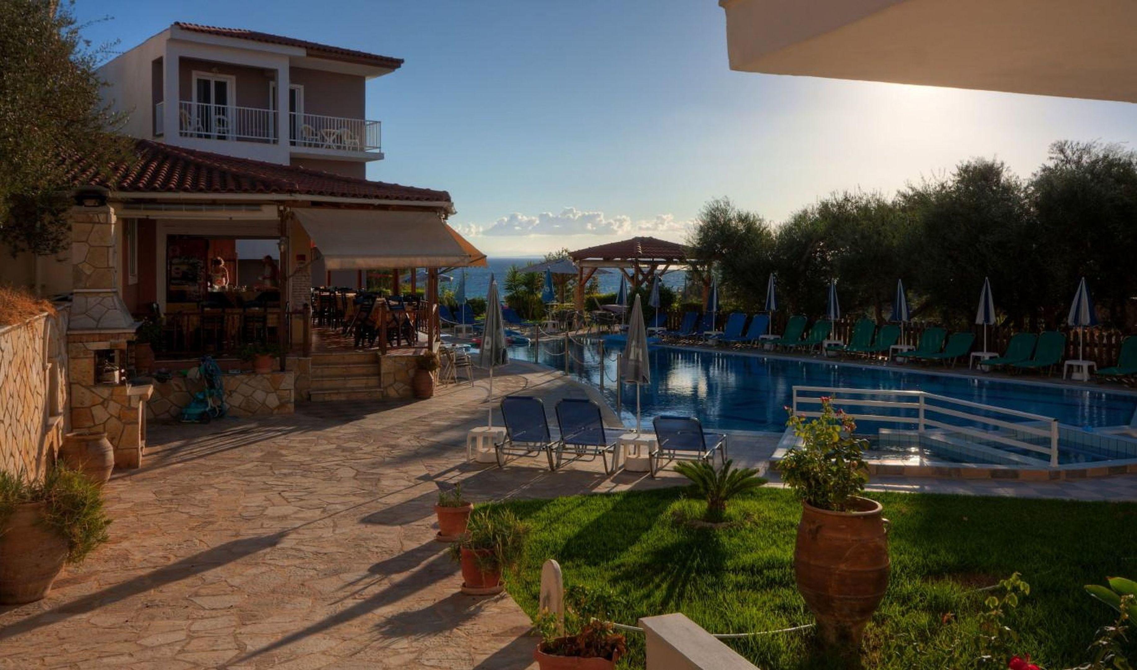 Amoudi Hotel Apartments-Studios — photo 4