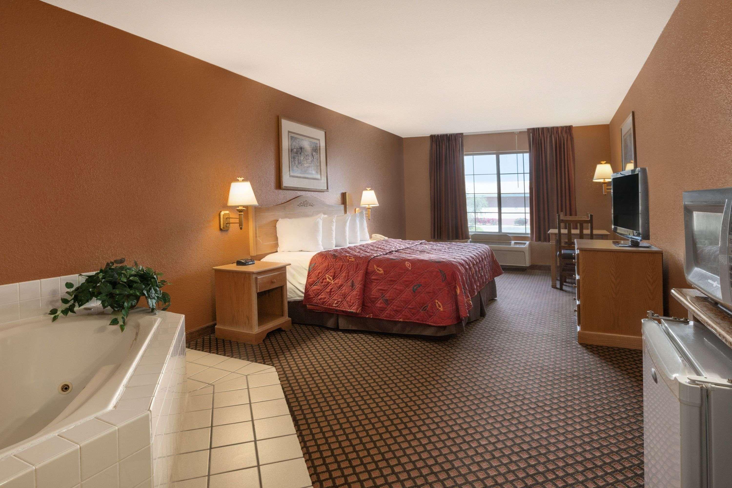Days Inn & Suites by Wyndham Surprise — photo 3