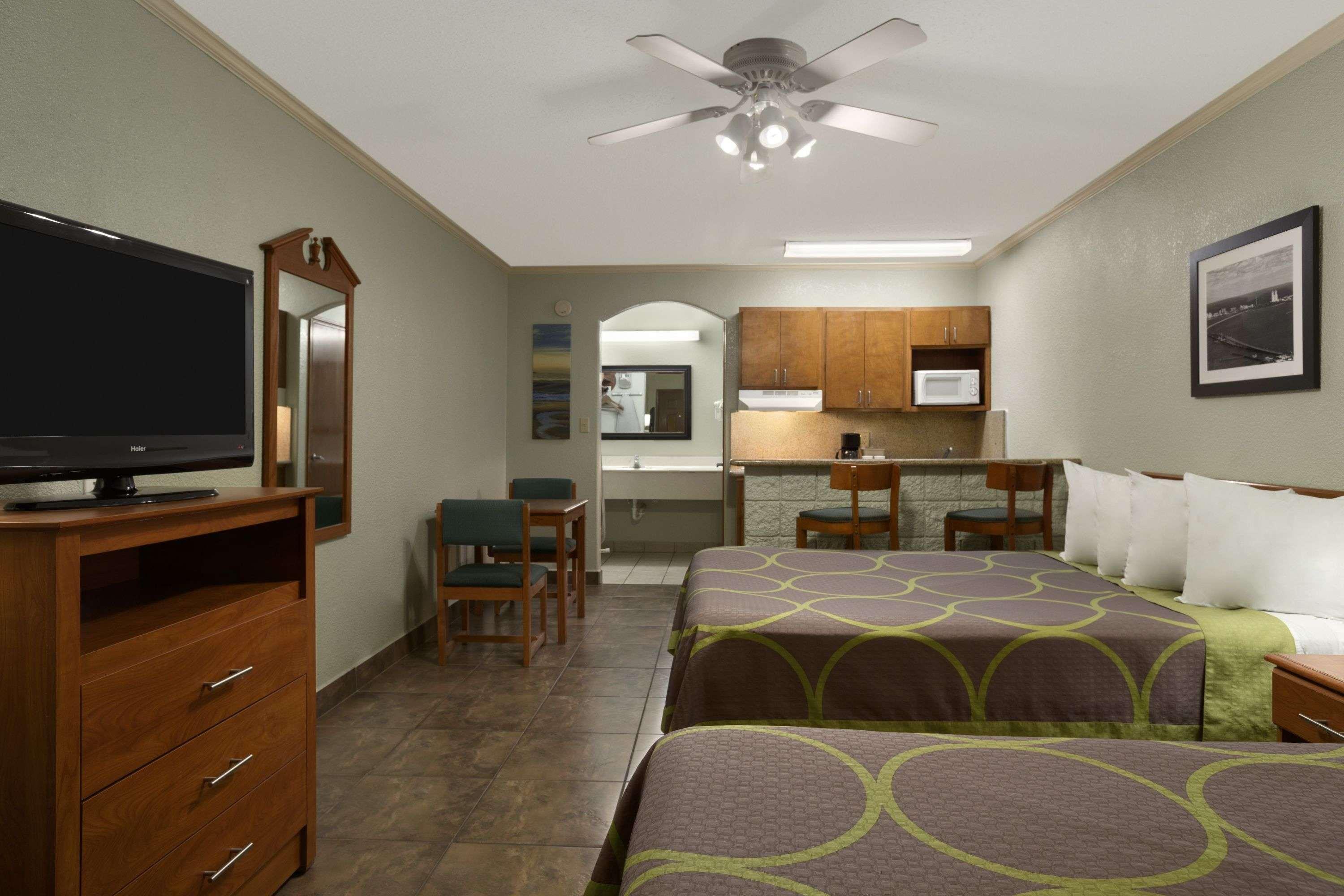 Super 8 by Wyndham South Padre Island — photo 4