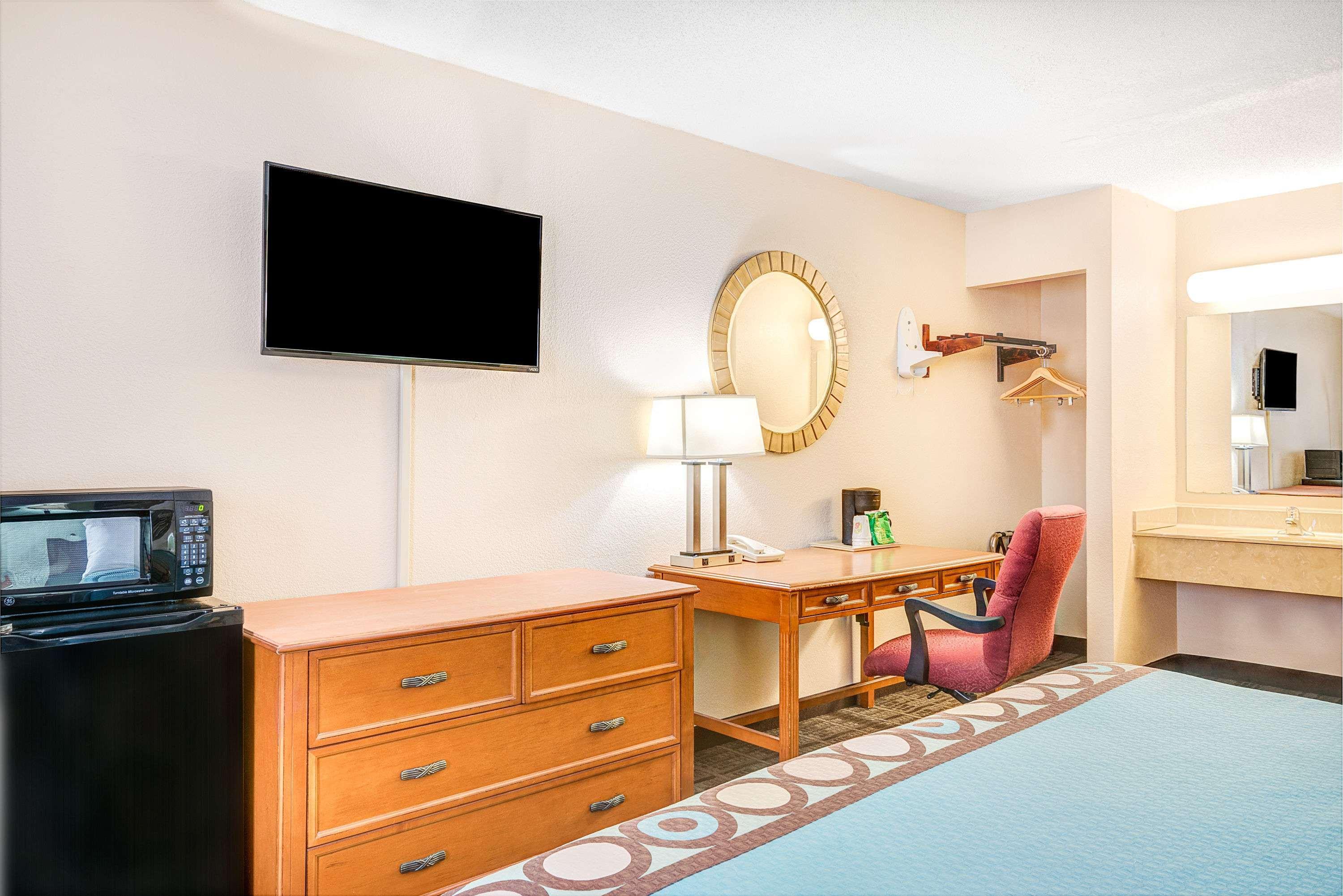 Super 8 by Wyndham Raleigh — photo 4