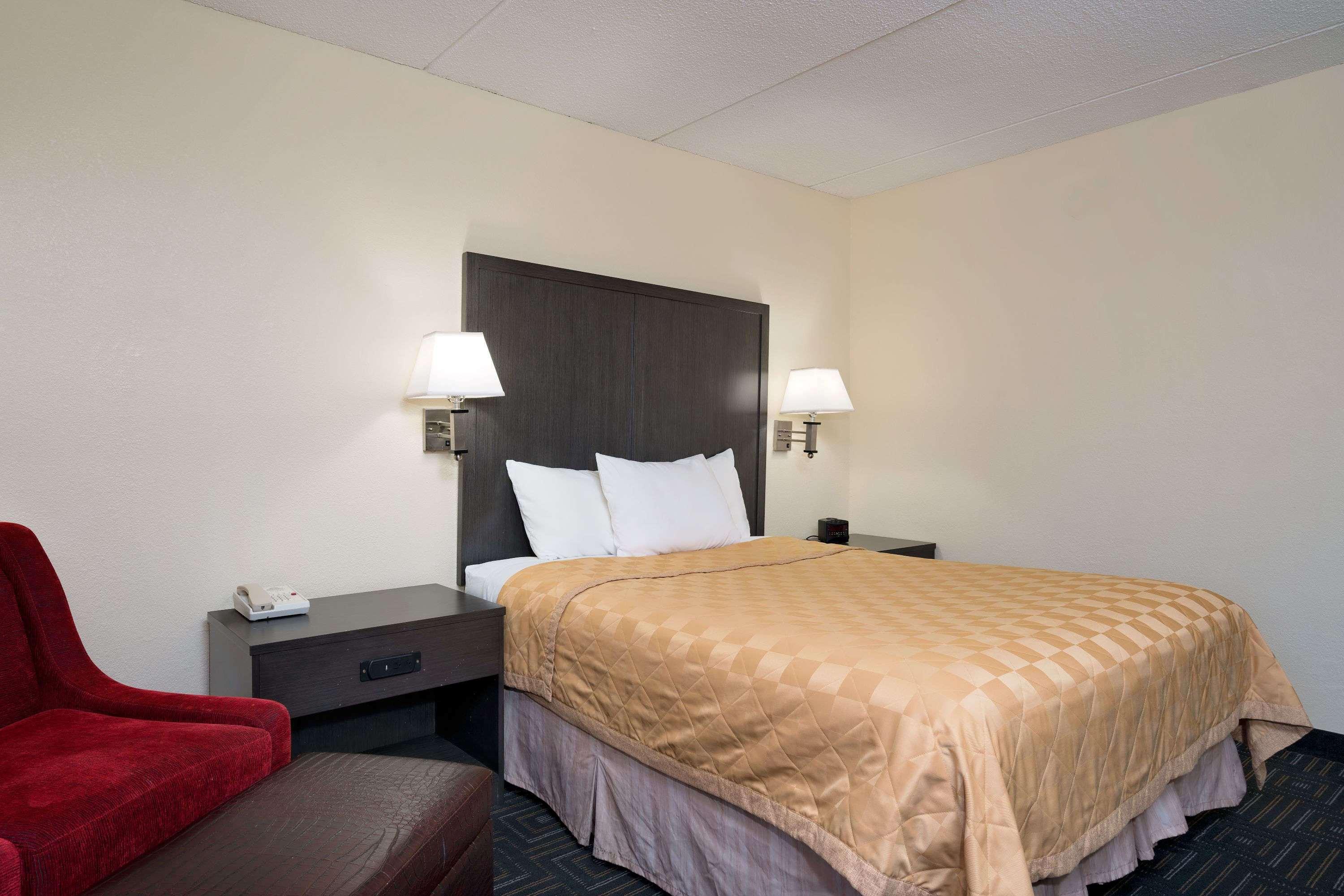 Days Inn Twin Cities North - Mounds View — photo 5