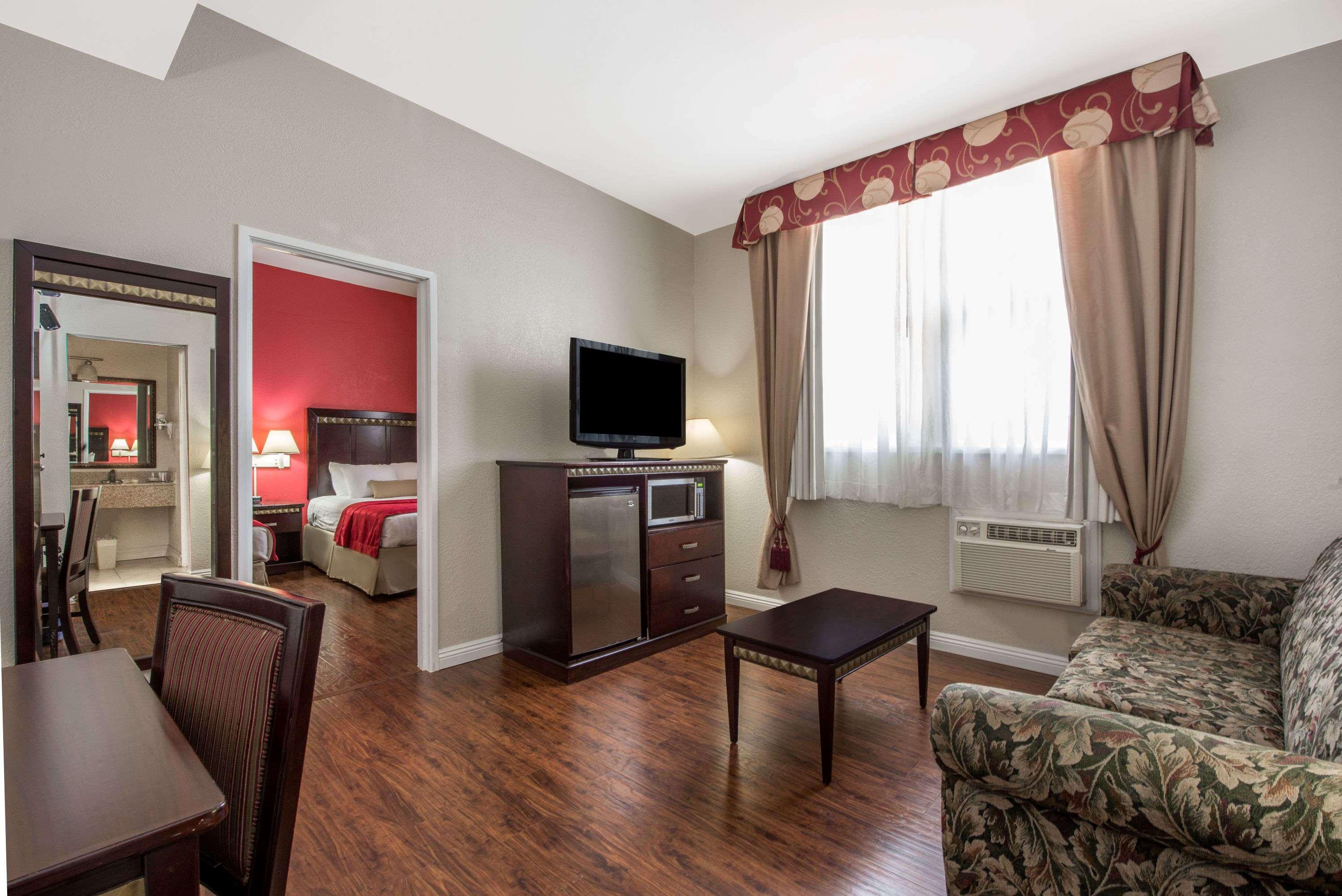 Ramada by Wyndham San Diego Airport — photo 4