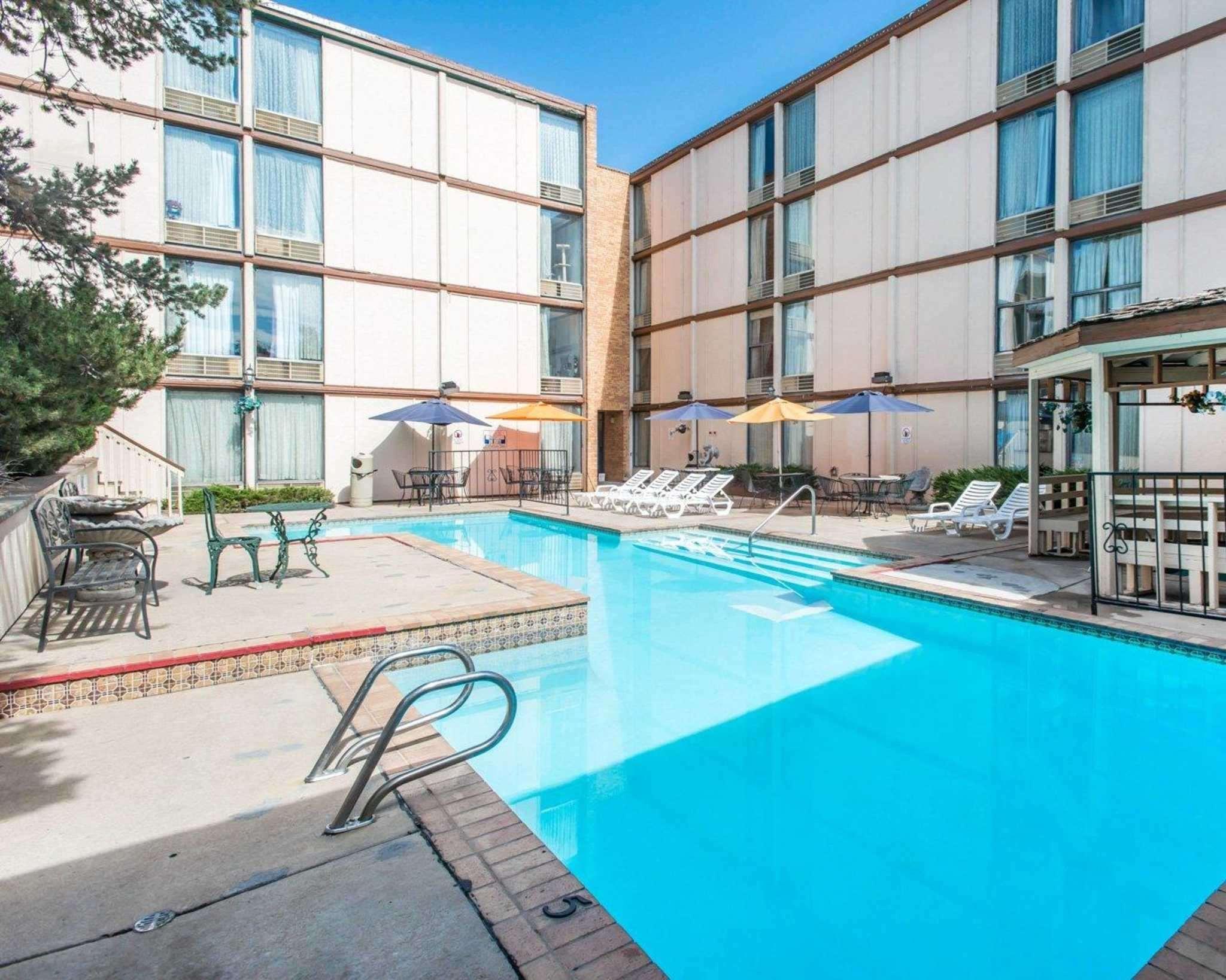 Rodeway Inn & Suites — photo 3