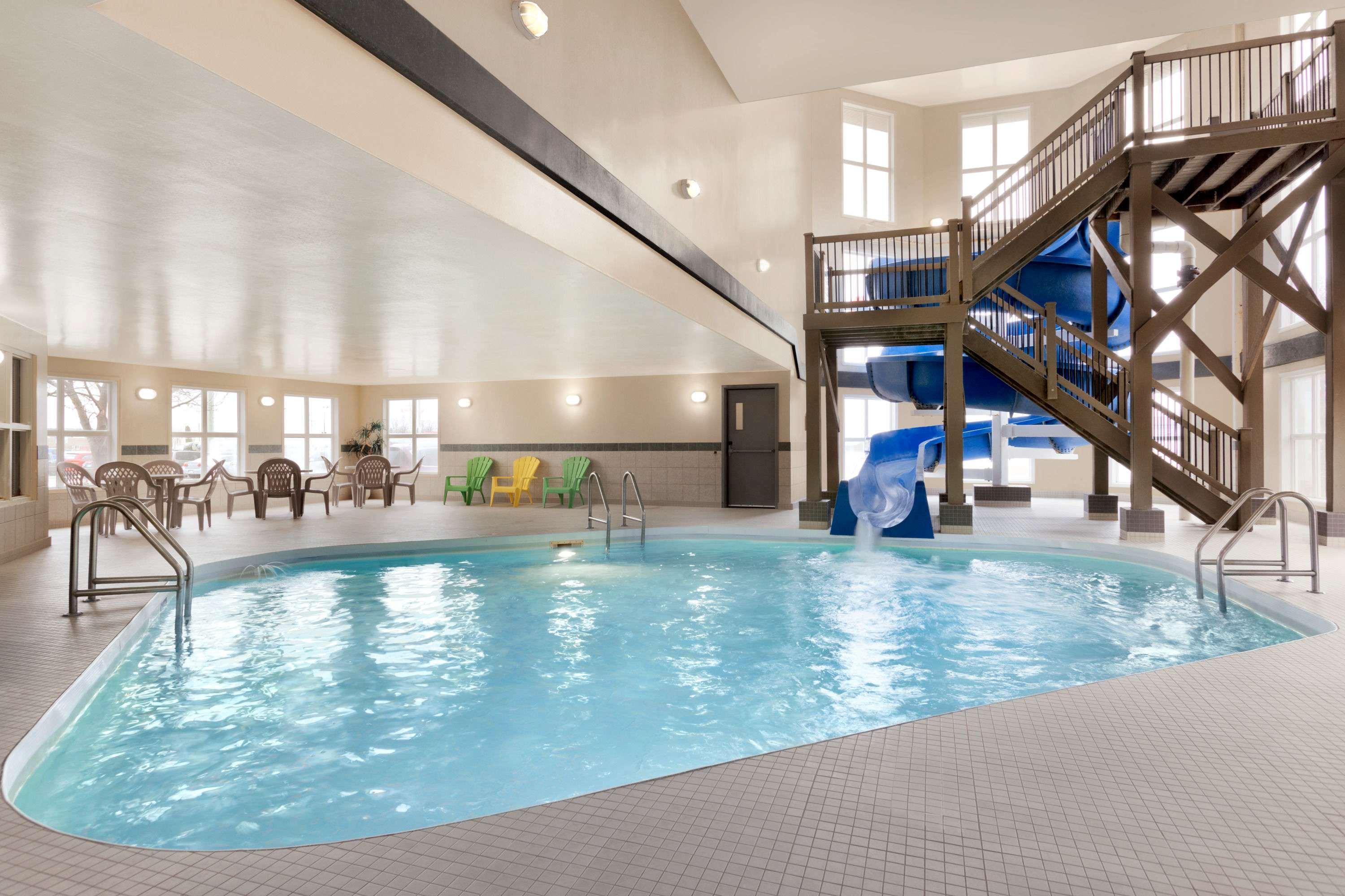 Days Inn by Wyndham Steinbach — photo 5