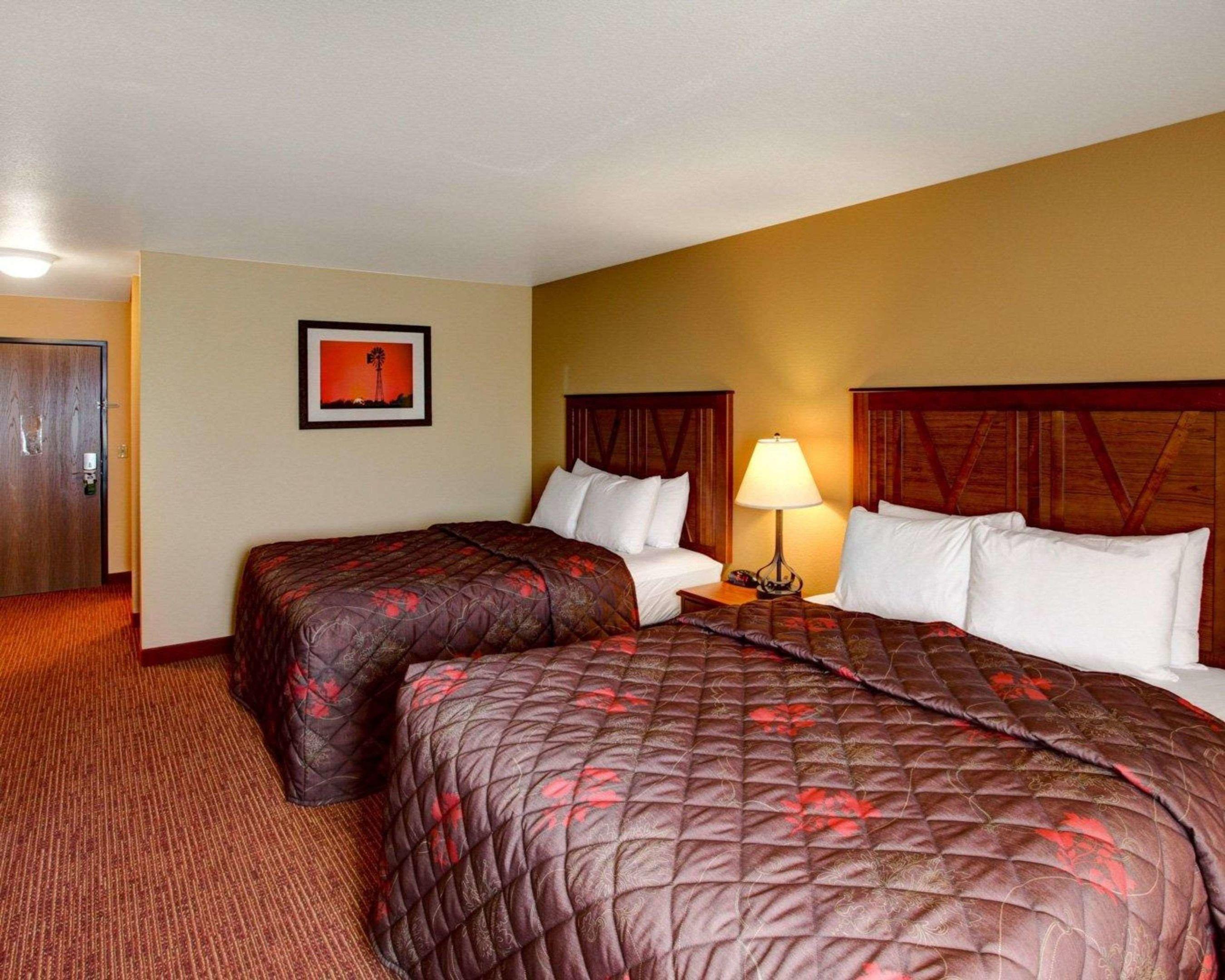 Rodeway Inn & Suites — photo 4