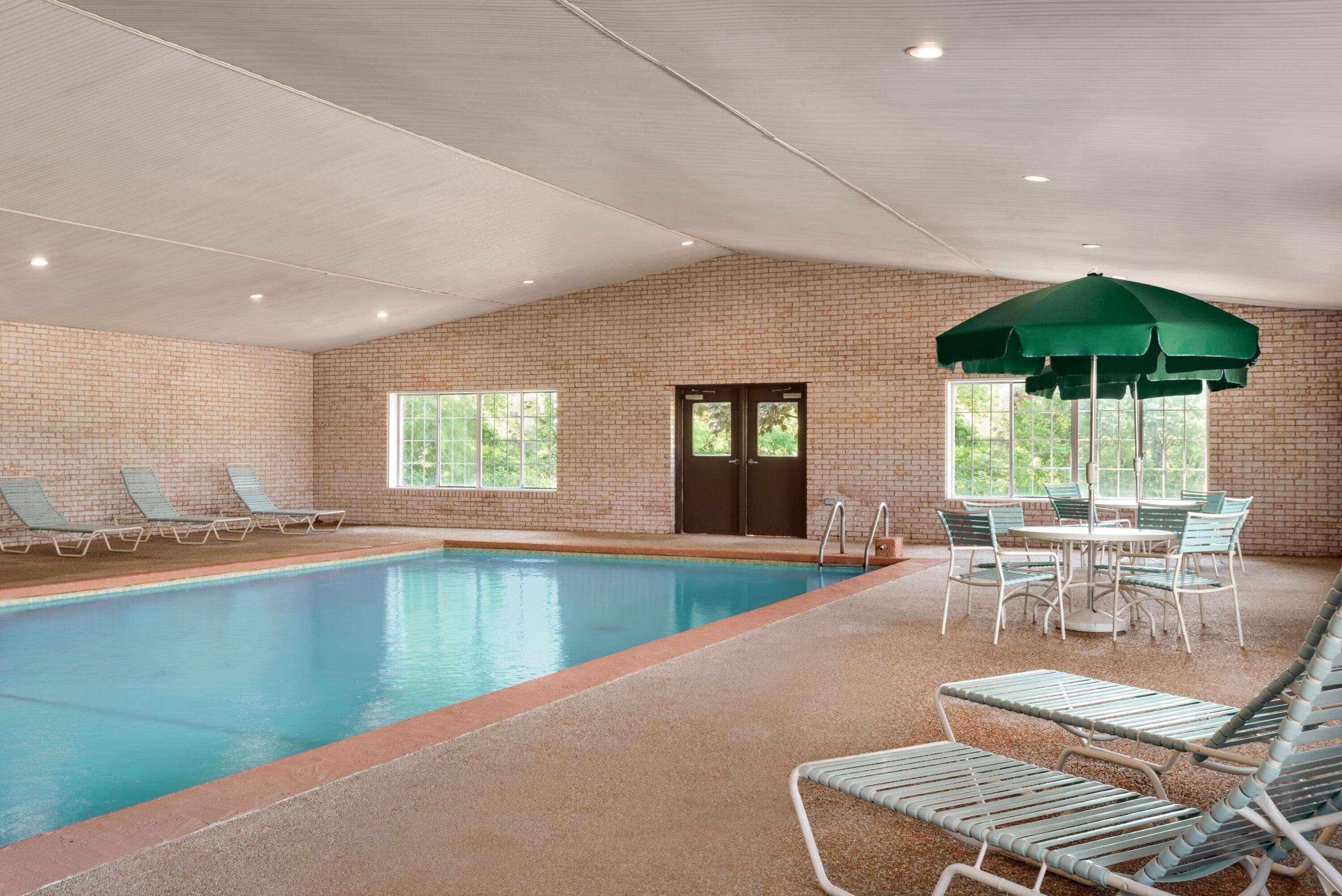 Days Inn by Wyndham Whitmore Lake — photo 4