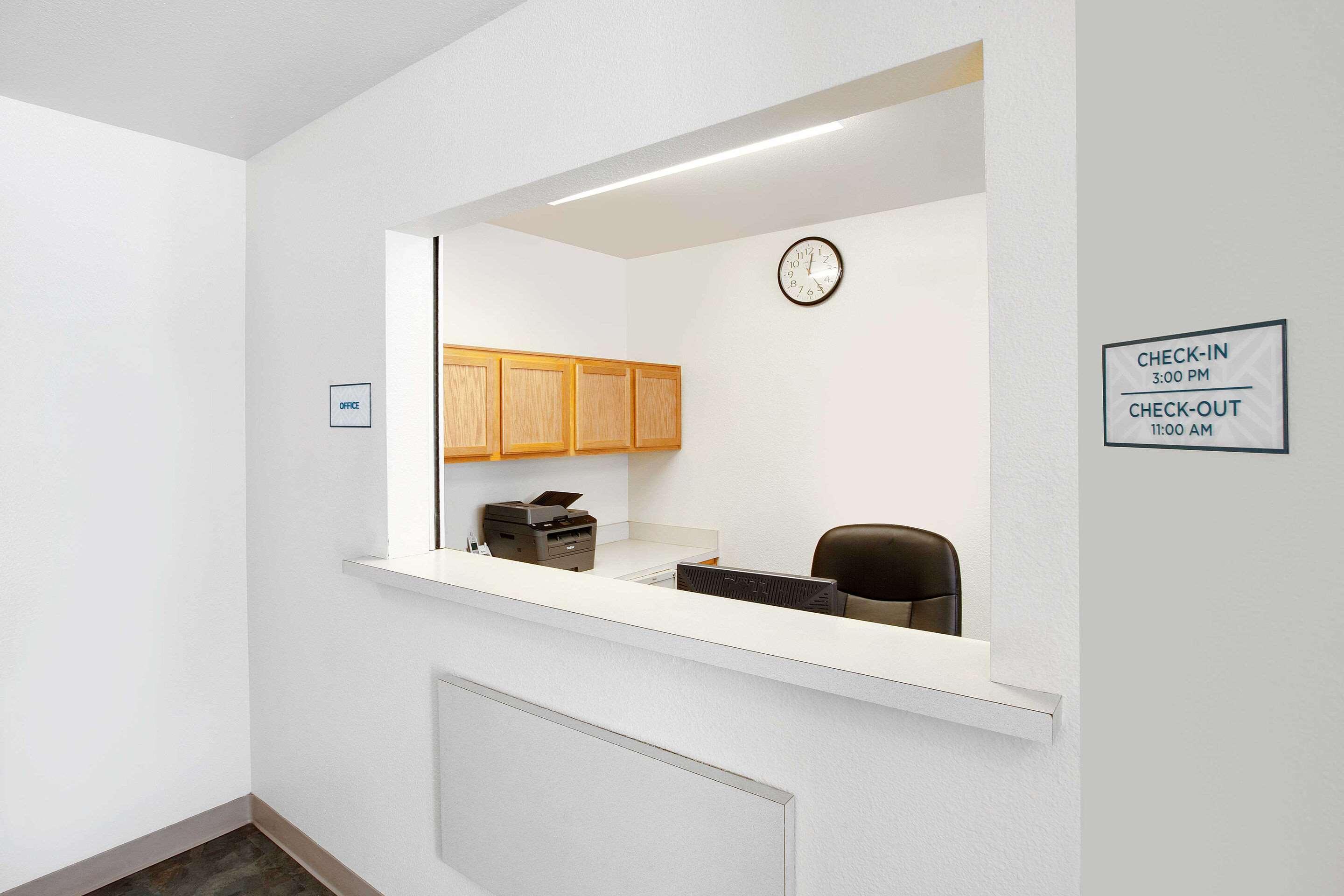 WoodSpring Suites Conroe — photo 4