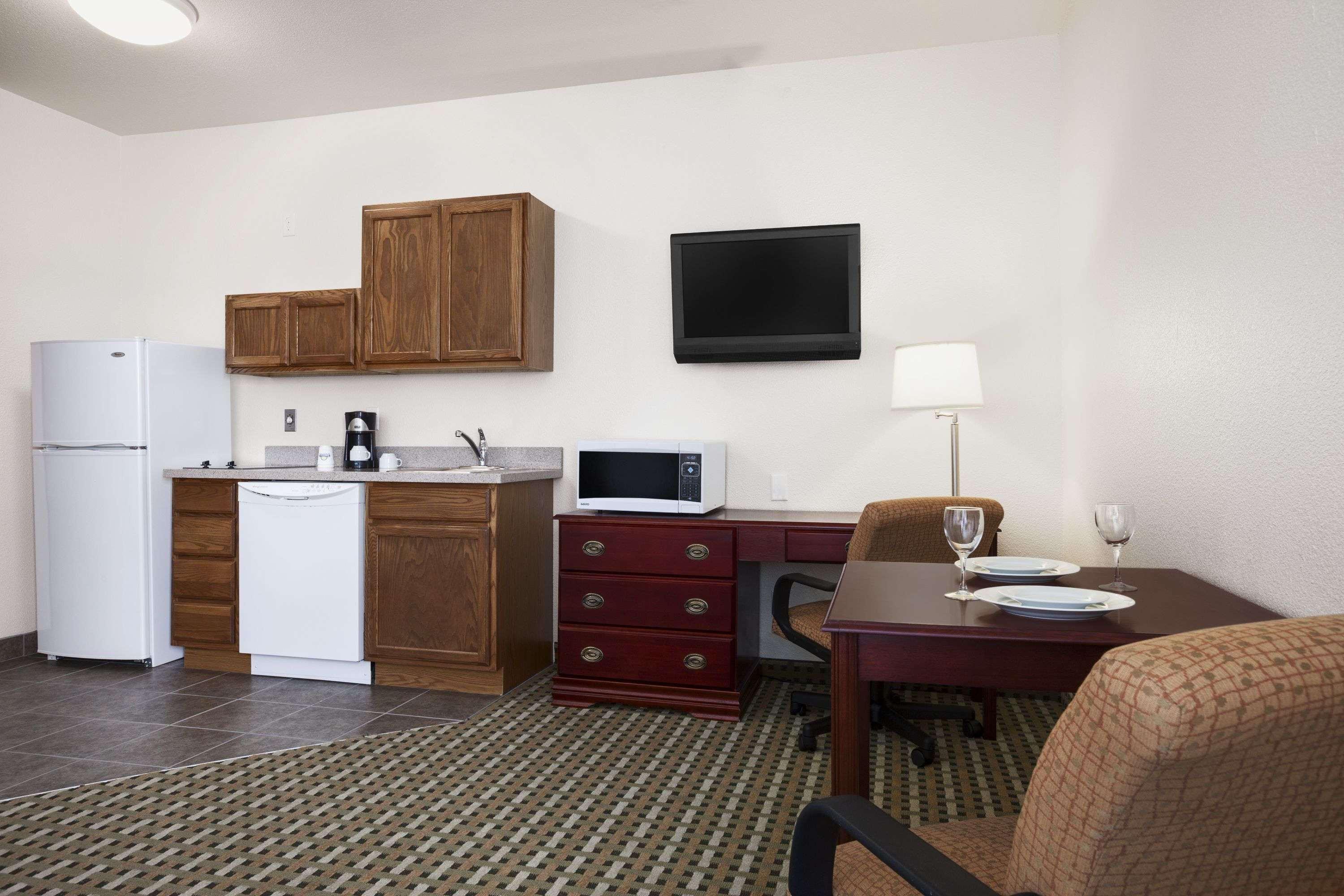 Days Inn & Suites Columbus East — photo 5