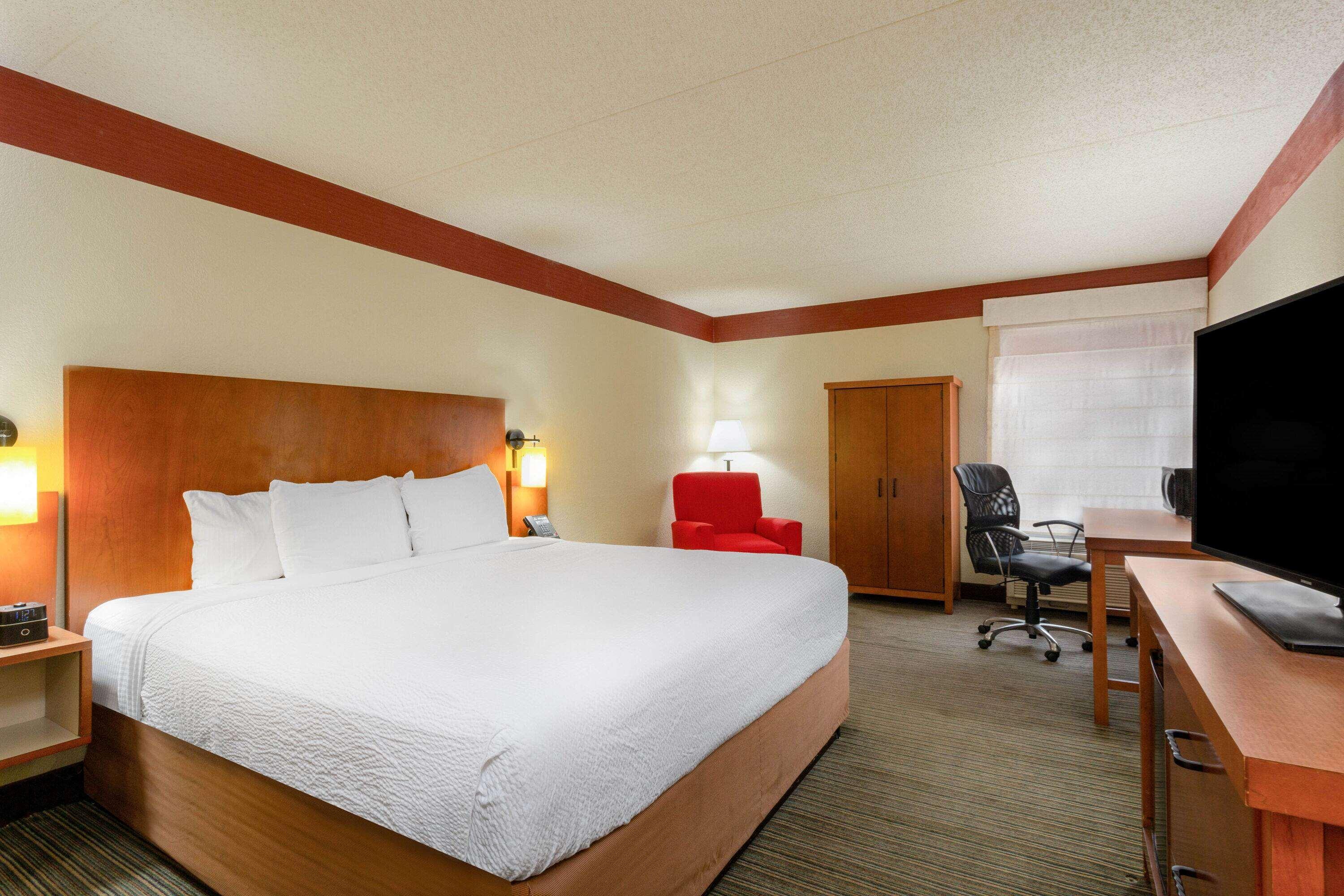 La Quinta Inn & Suites Charlotte Airport North — photo 5