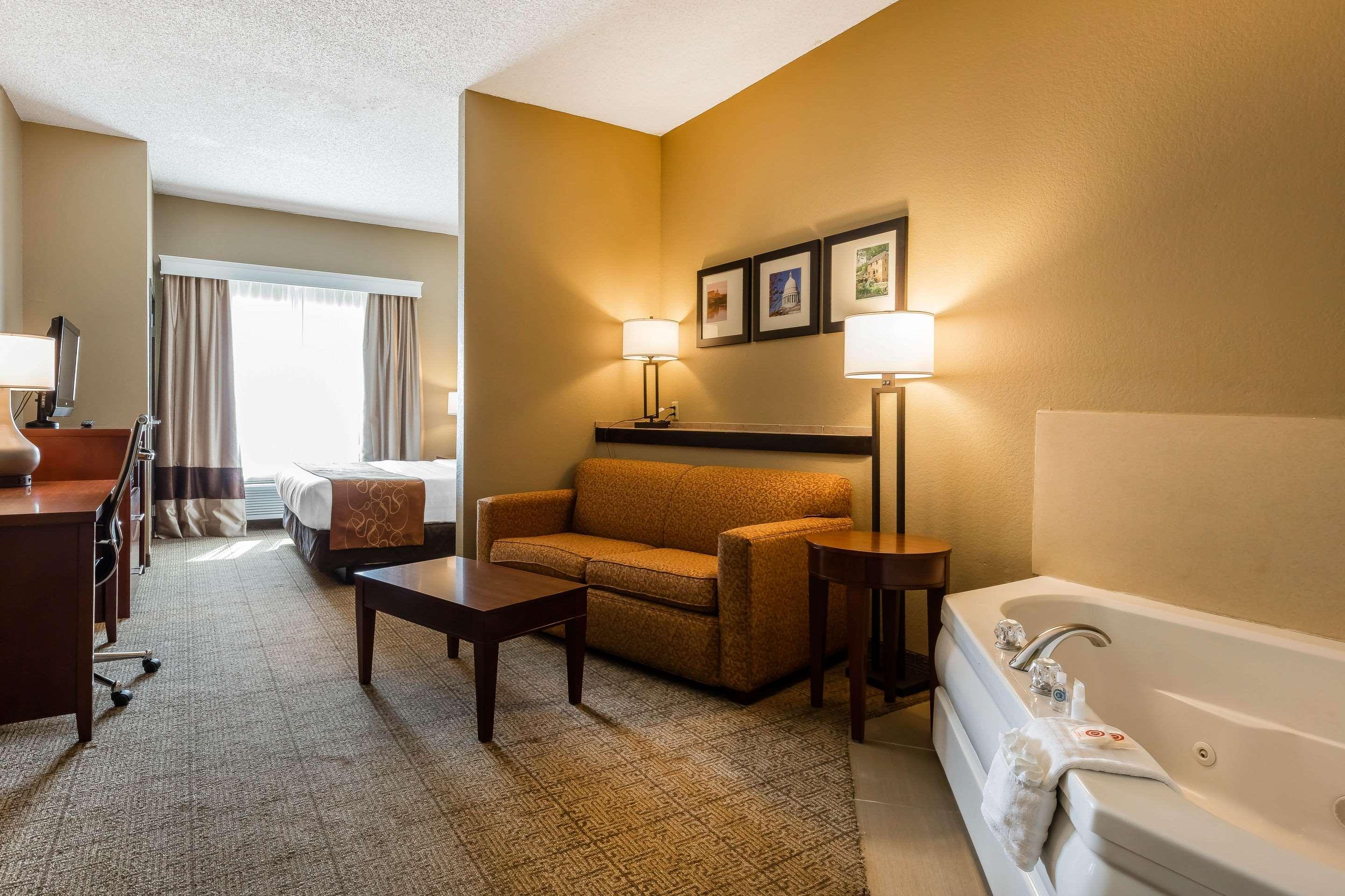 Comfort Suites Jonesboro University Area — photo 4