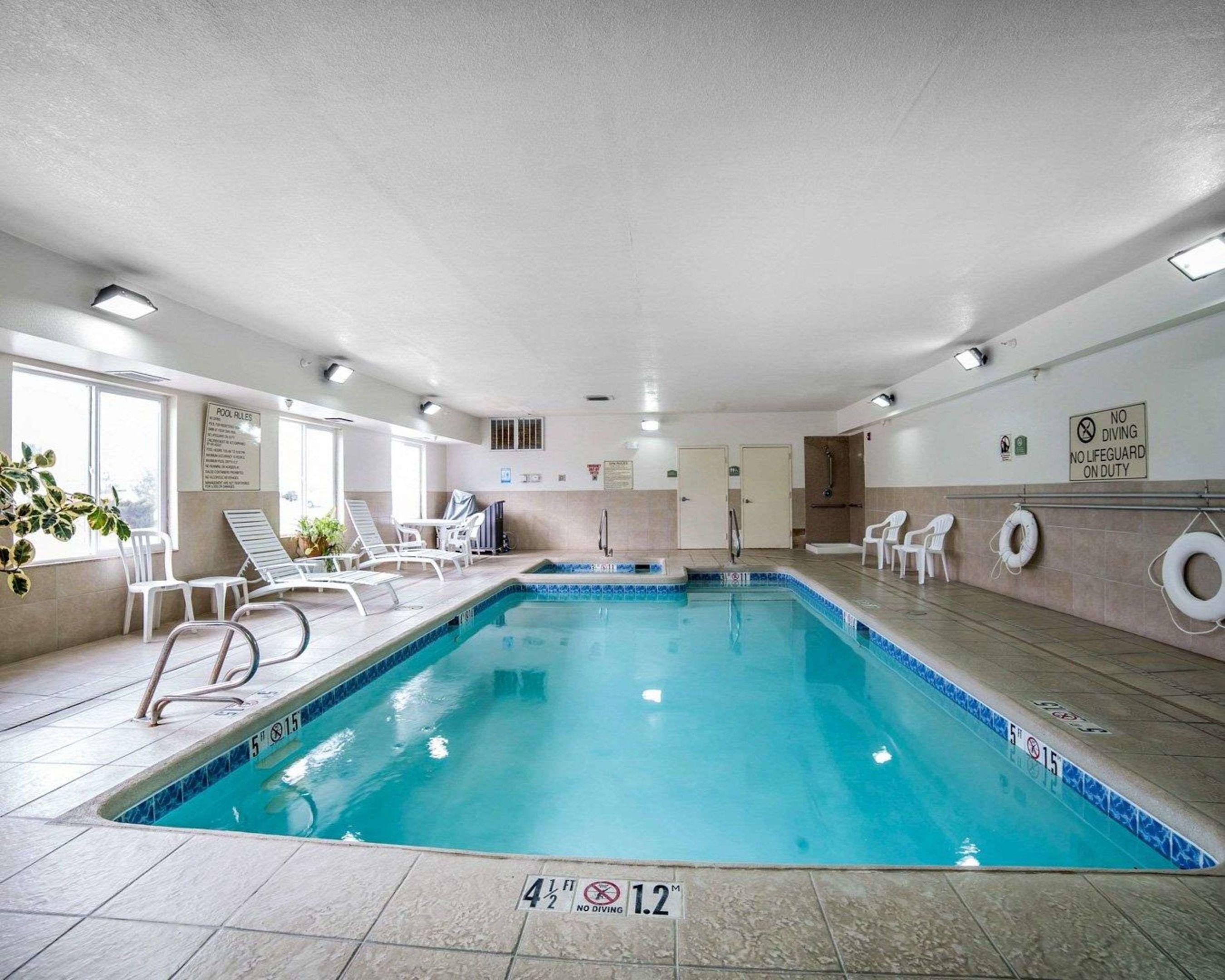 Comfort Inn & Suites — photo 4