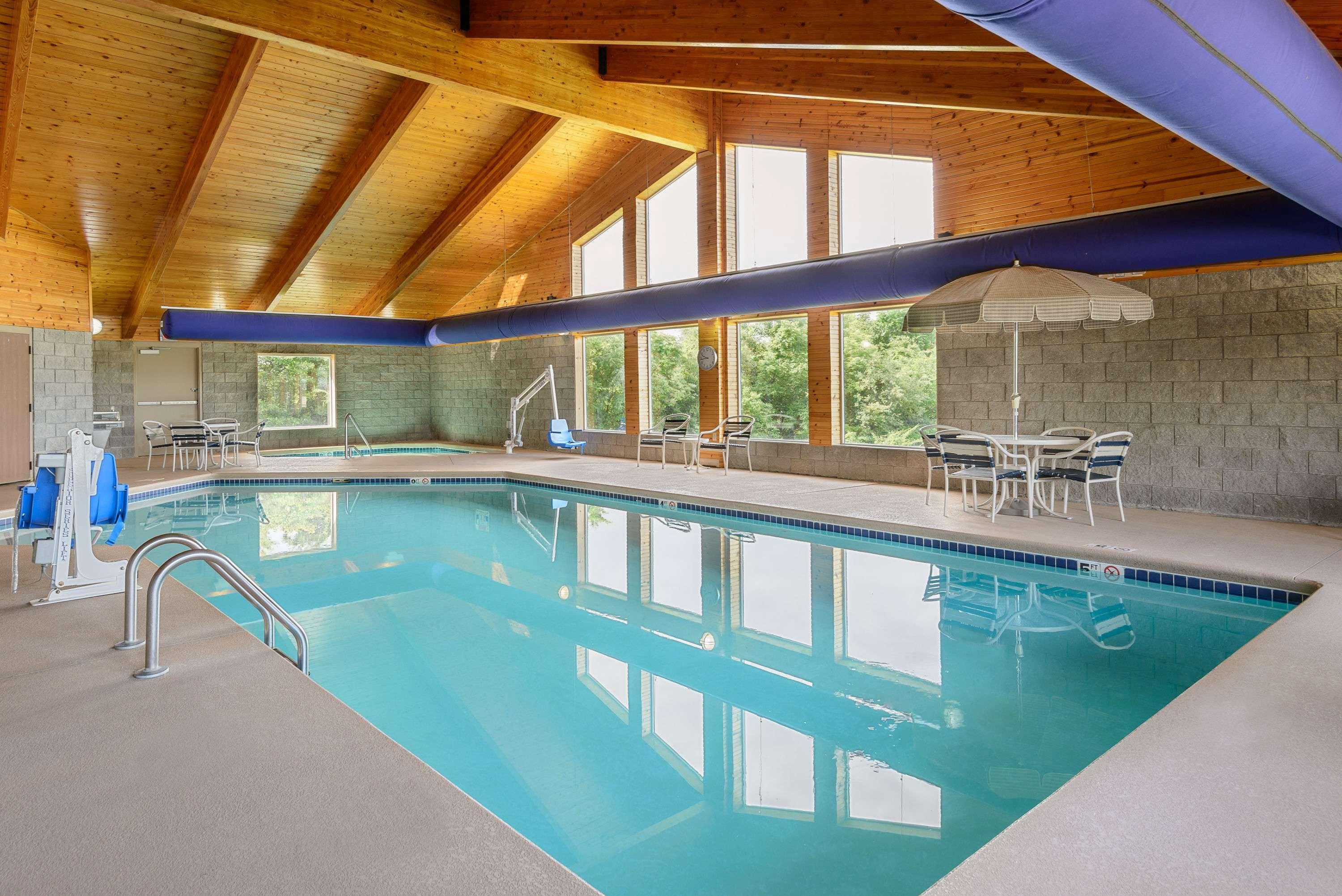 AmericInn Lodge & Suites Republic — photo 4
